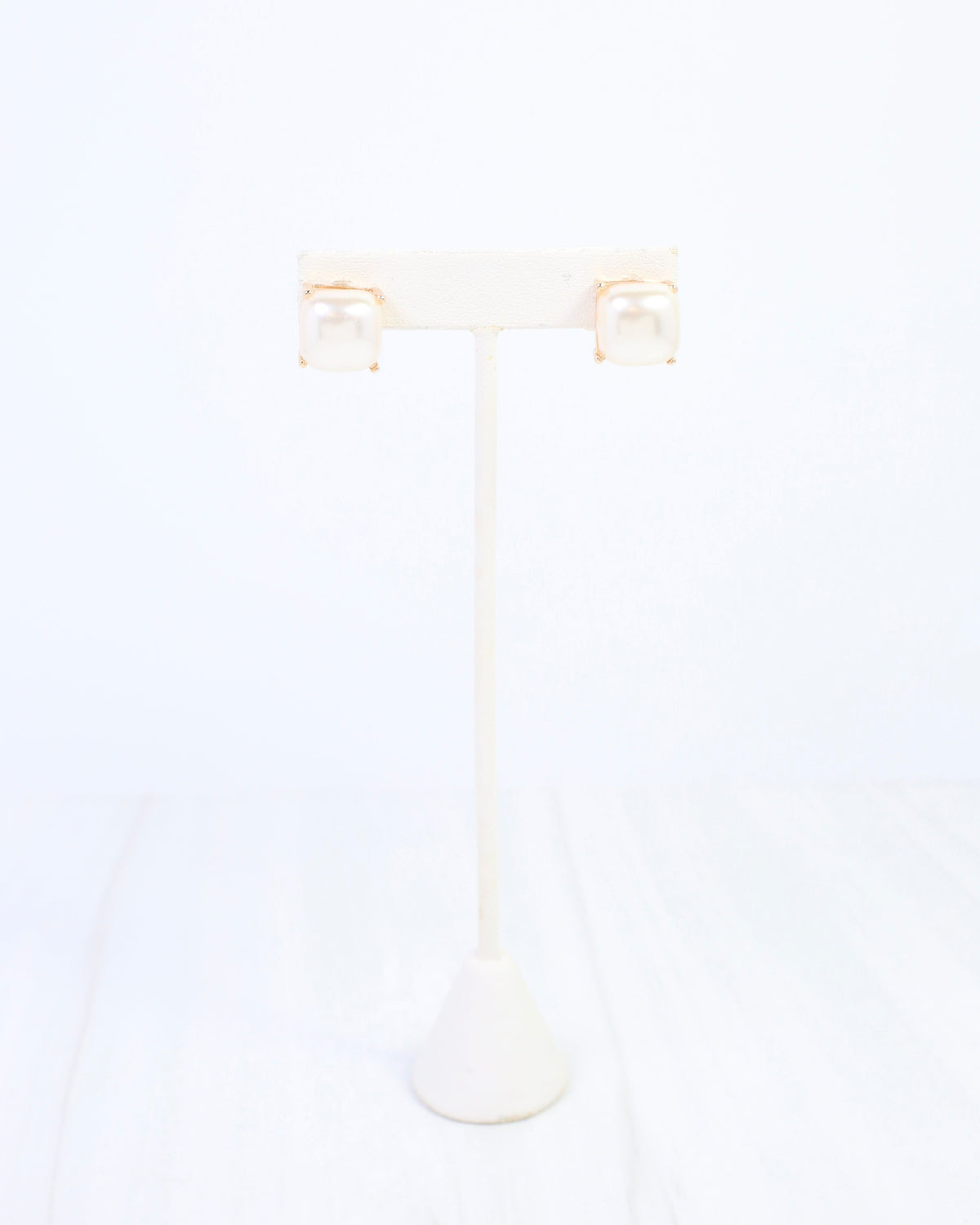 Mavis Square Pearl Stud Earring Cream