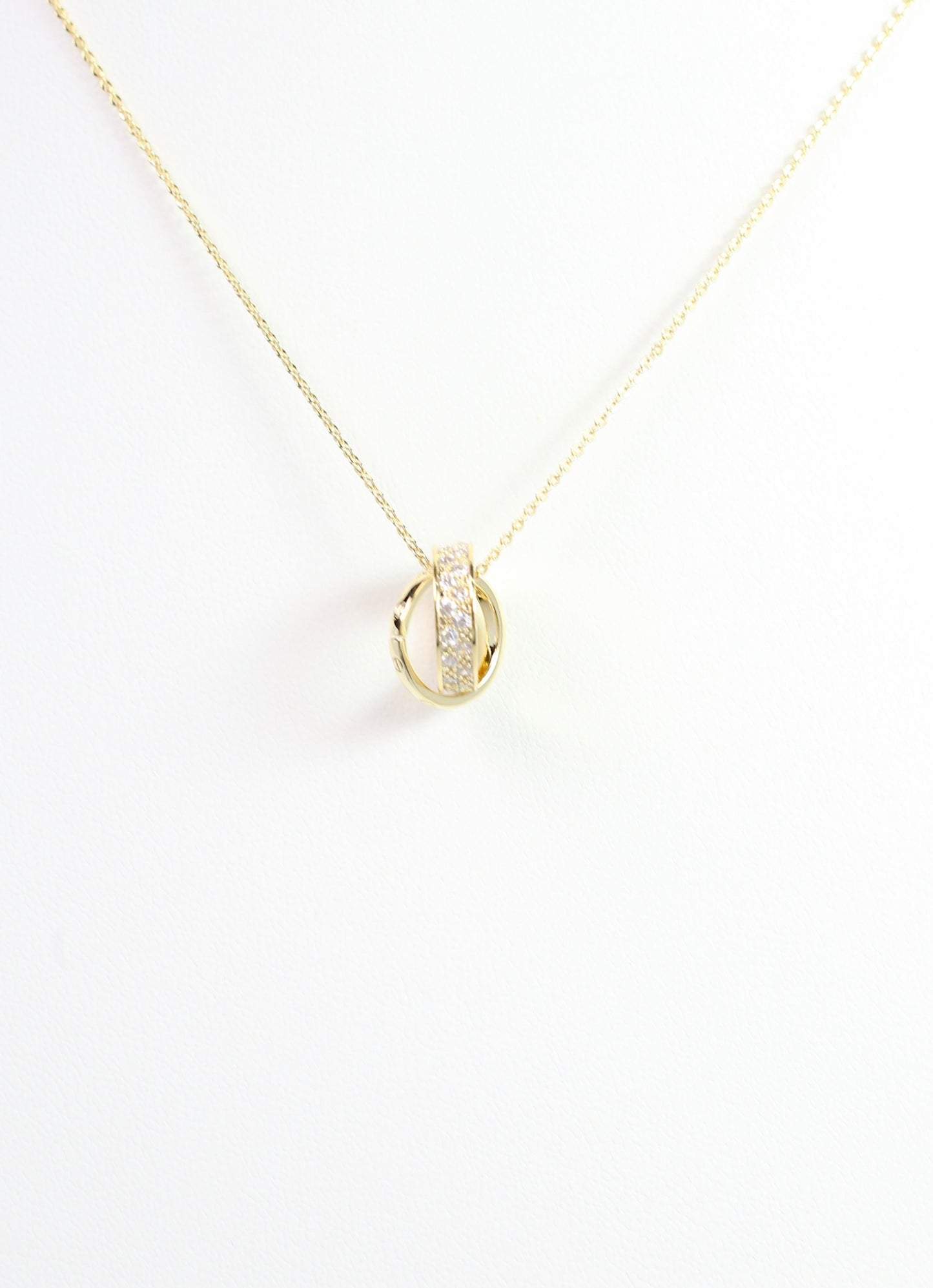 Nella Necklace with Circle Charm Gold