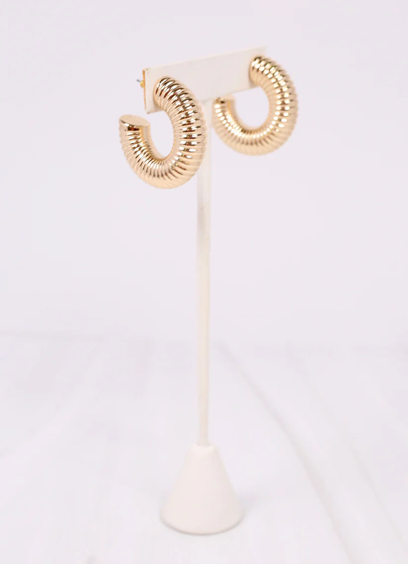 Sarelle Ribbed Hoop Earring