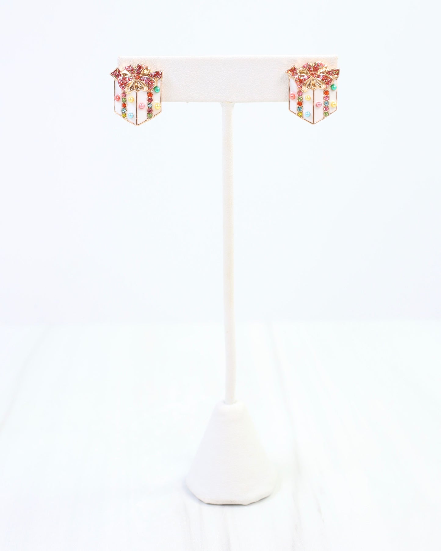 Pretty Present Stud Earring White