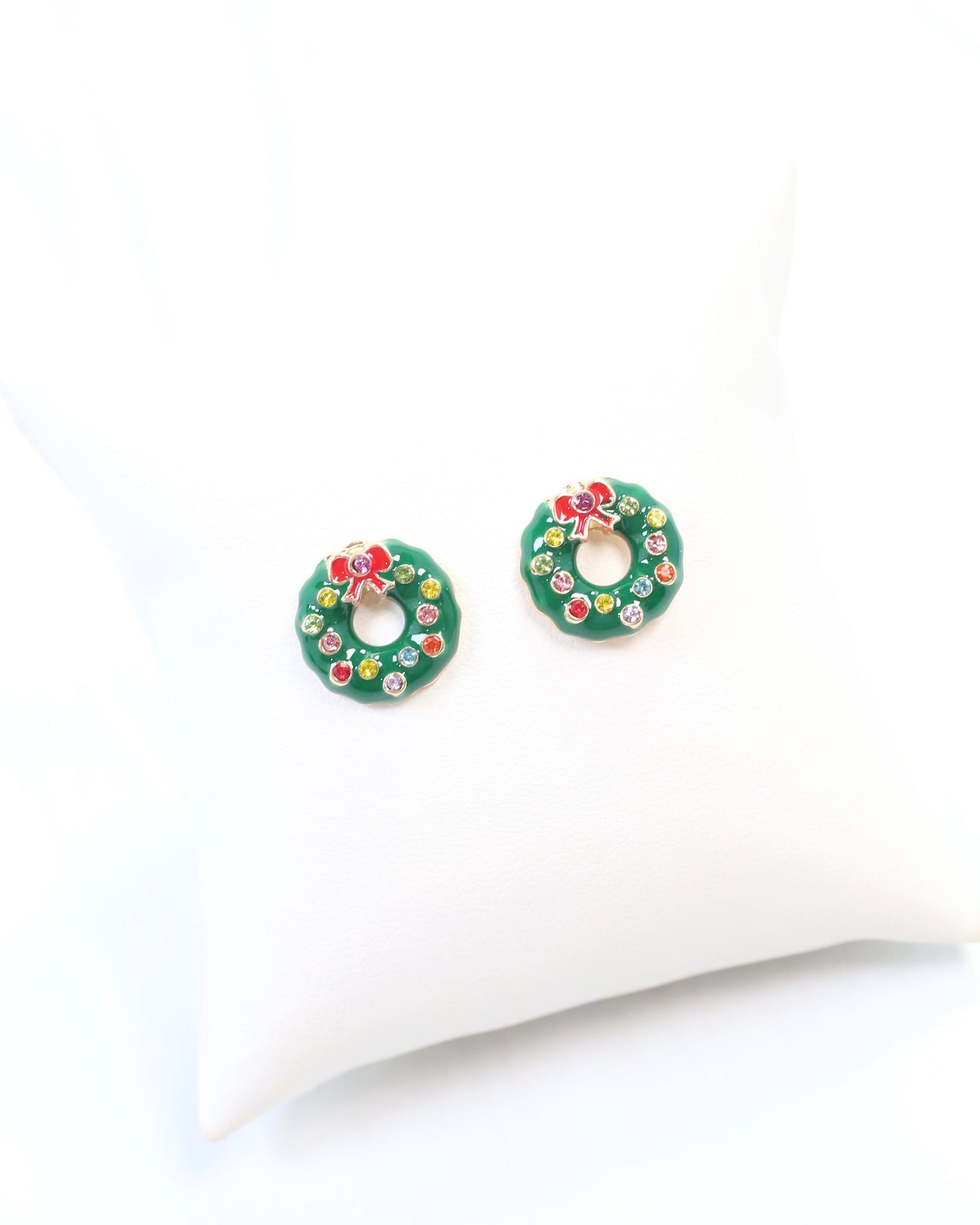 Rockin the Wreath Stud Multi