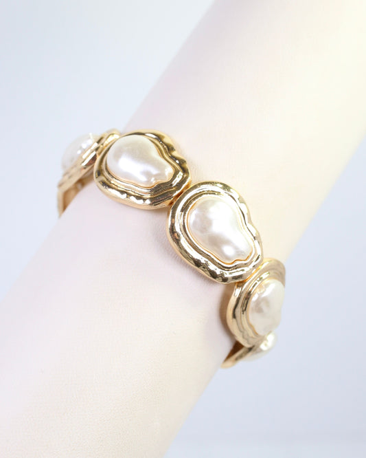 Arwen Baroque Pearl Stretch Bracelet Gold