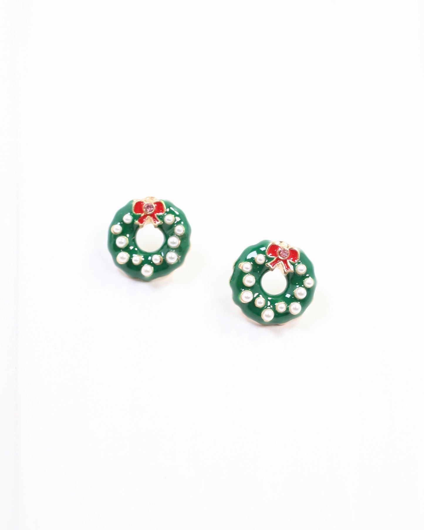 Rockin the Wreath Stud Pearl