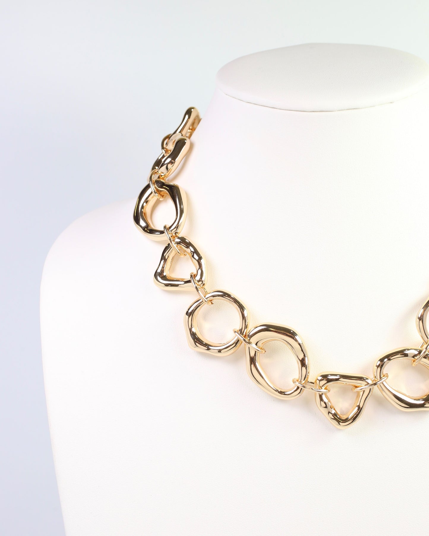 Elizabethtown Chunky Link Necklace Gold