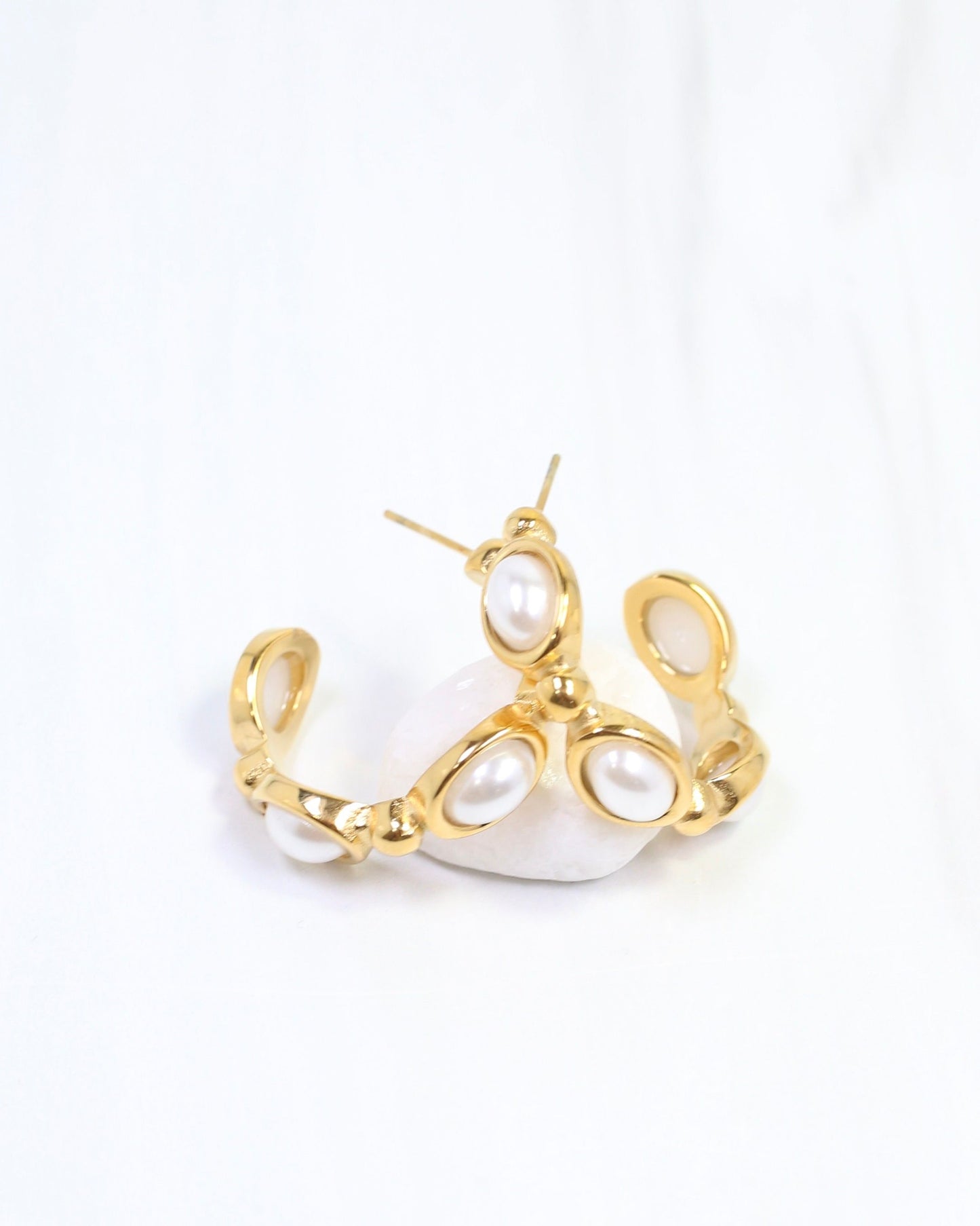 Daira Pearl Hoop Earring WP Gold
