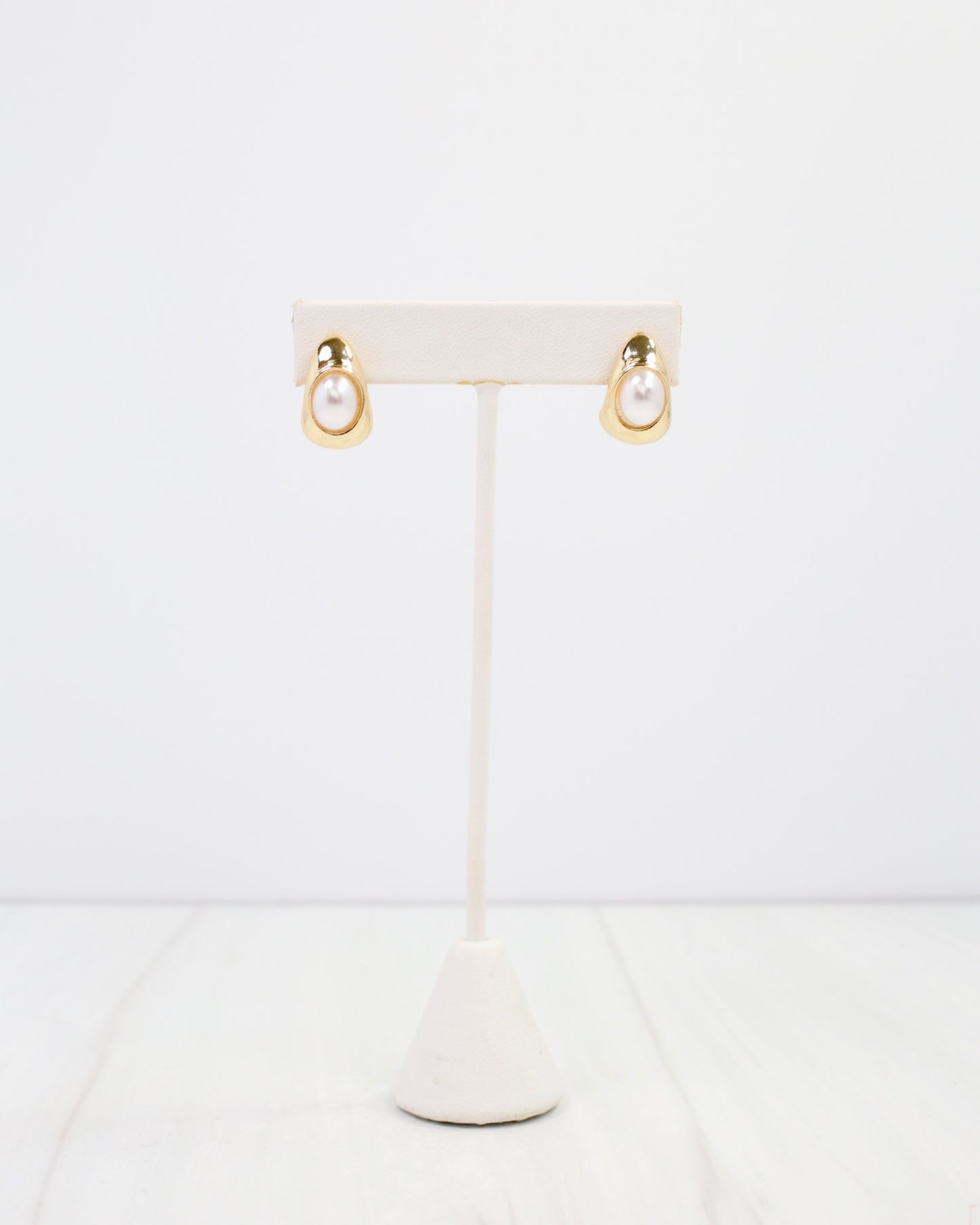 Overland Peal Accented Hoop Earring Gold