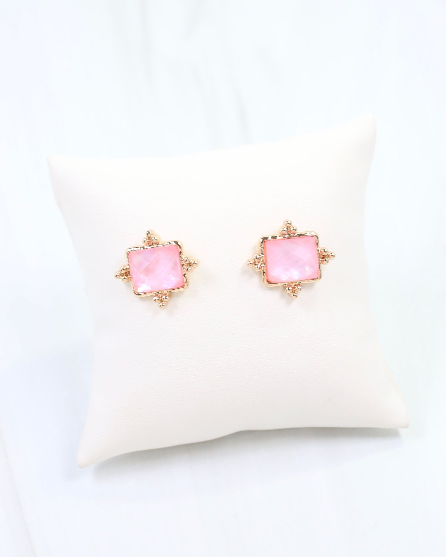 Kerang Square Facited Stud Earring Pink