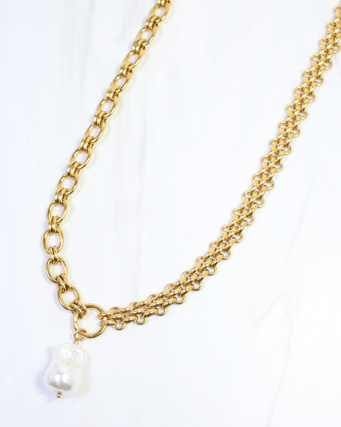 Coralie Asymmetric Link Pearl Necklace WP Gold