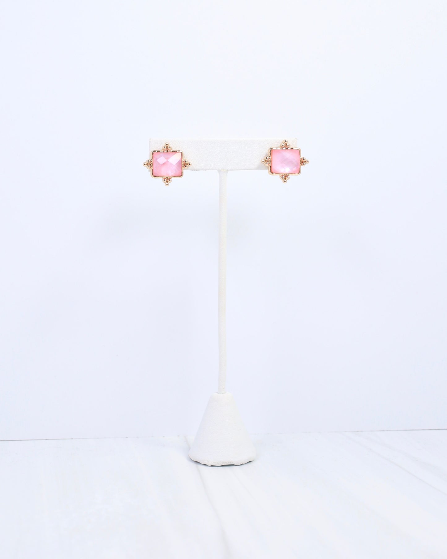 Kerang Square Facited Stud Earring Pink