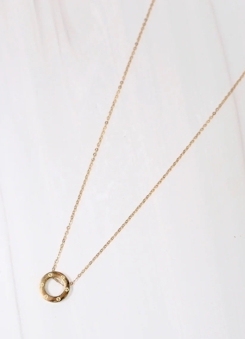 Britannia Circle Charm Necklace Gold