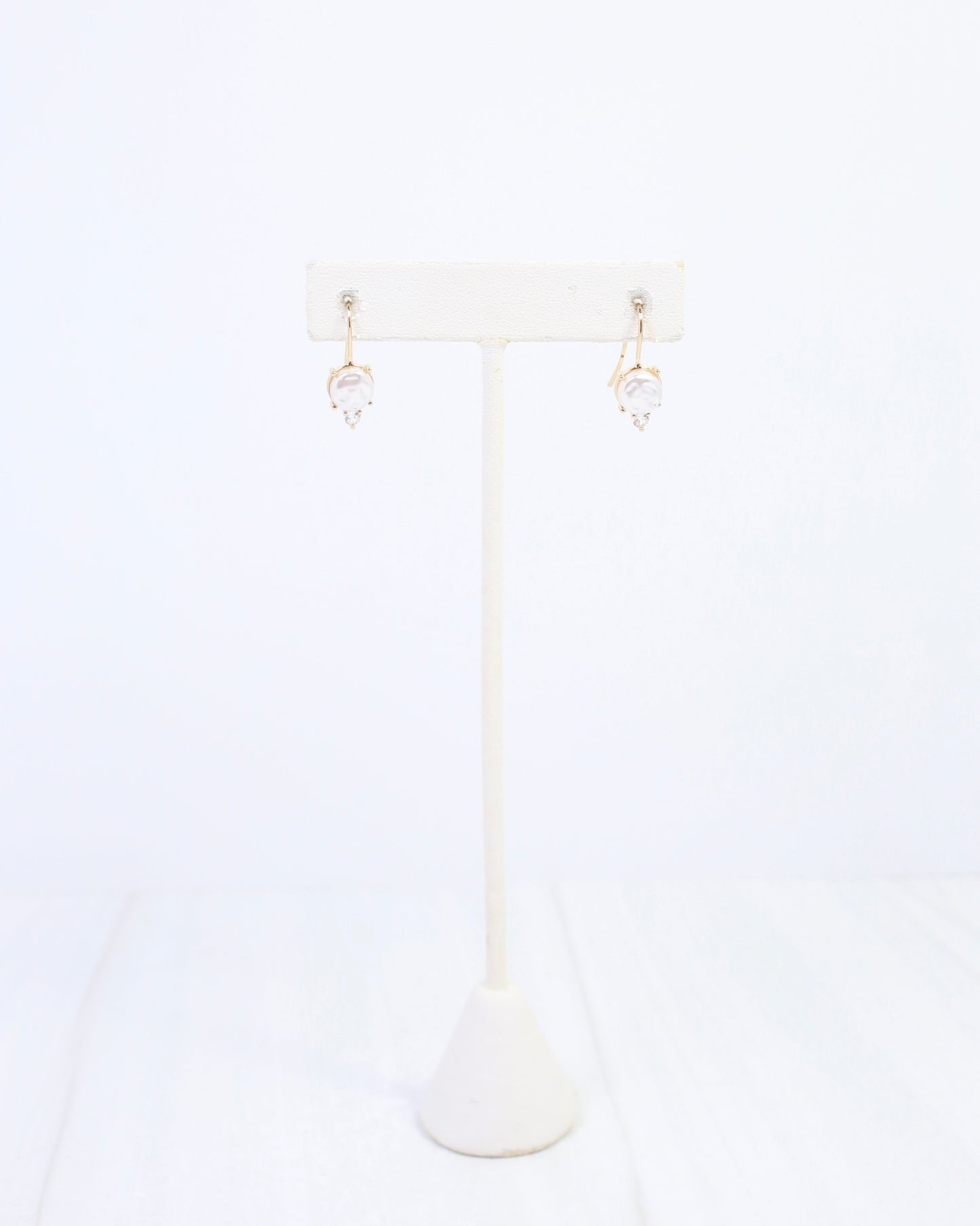 Makayla Pearl Hook Earring WR Gold
