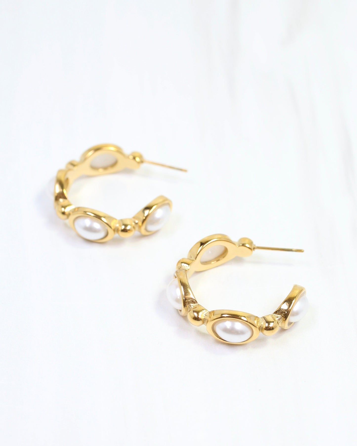 Daira Pearl Hoop Earring WP Gold