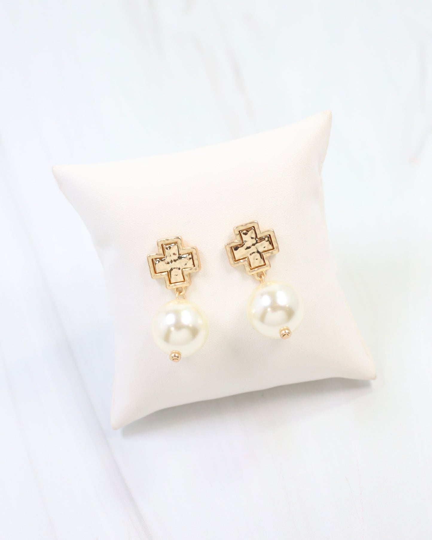 Saint Cloud Cross and Pearl Earring Gold