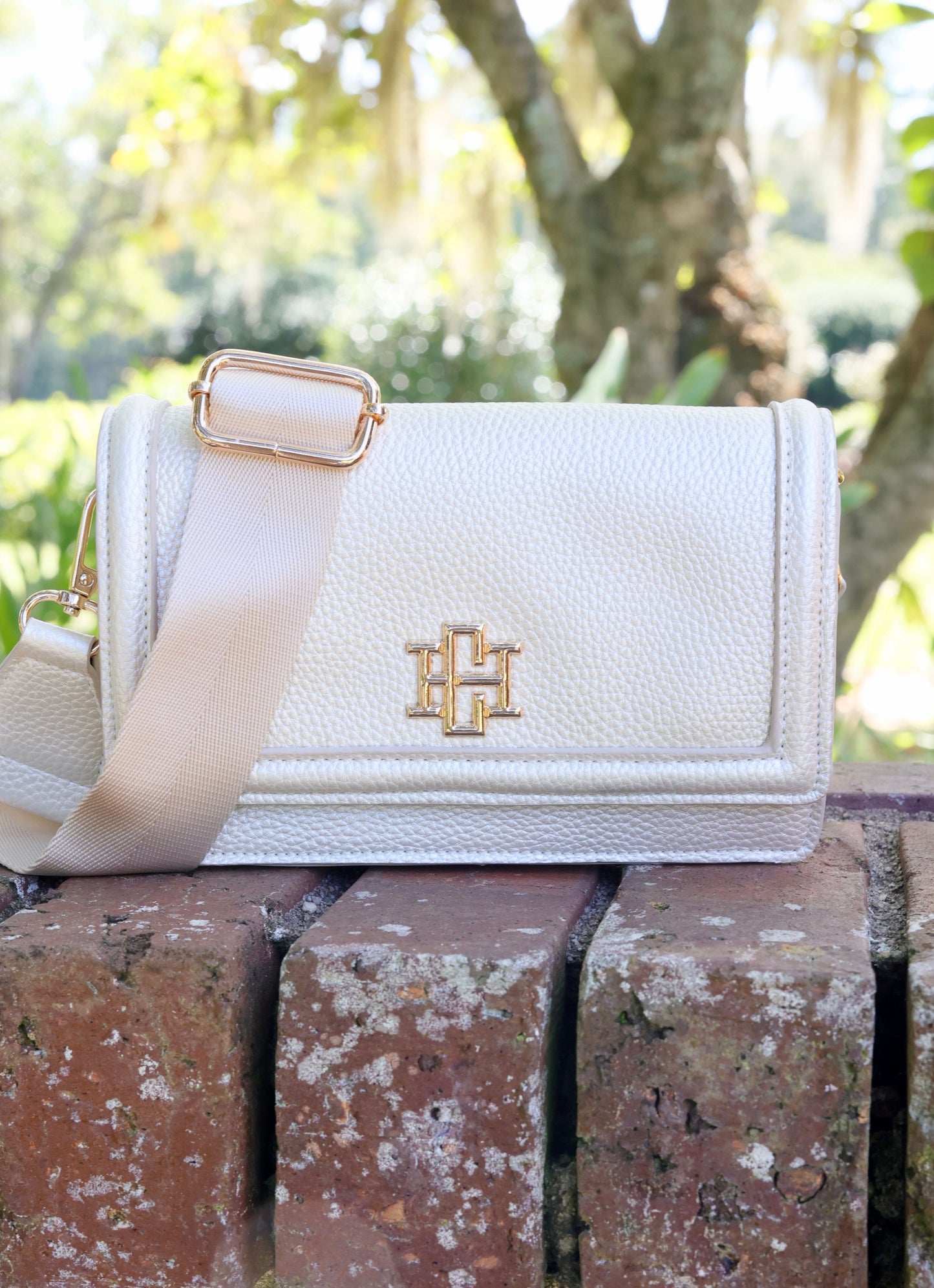 Maverick Crossbody with Pocket Pearl