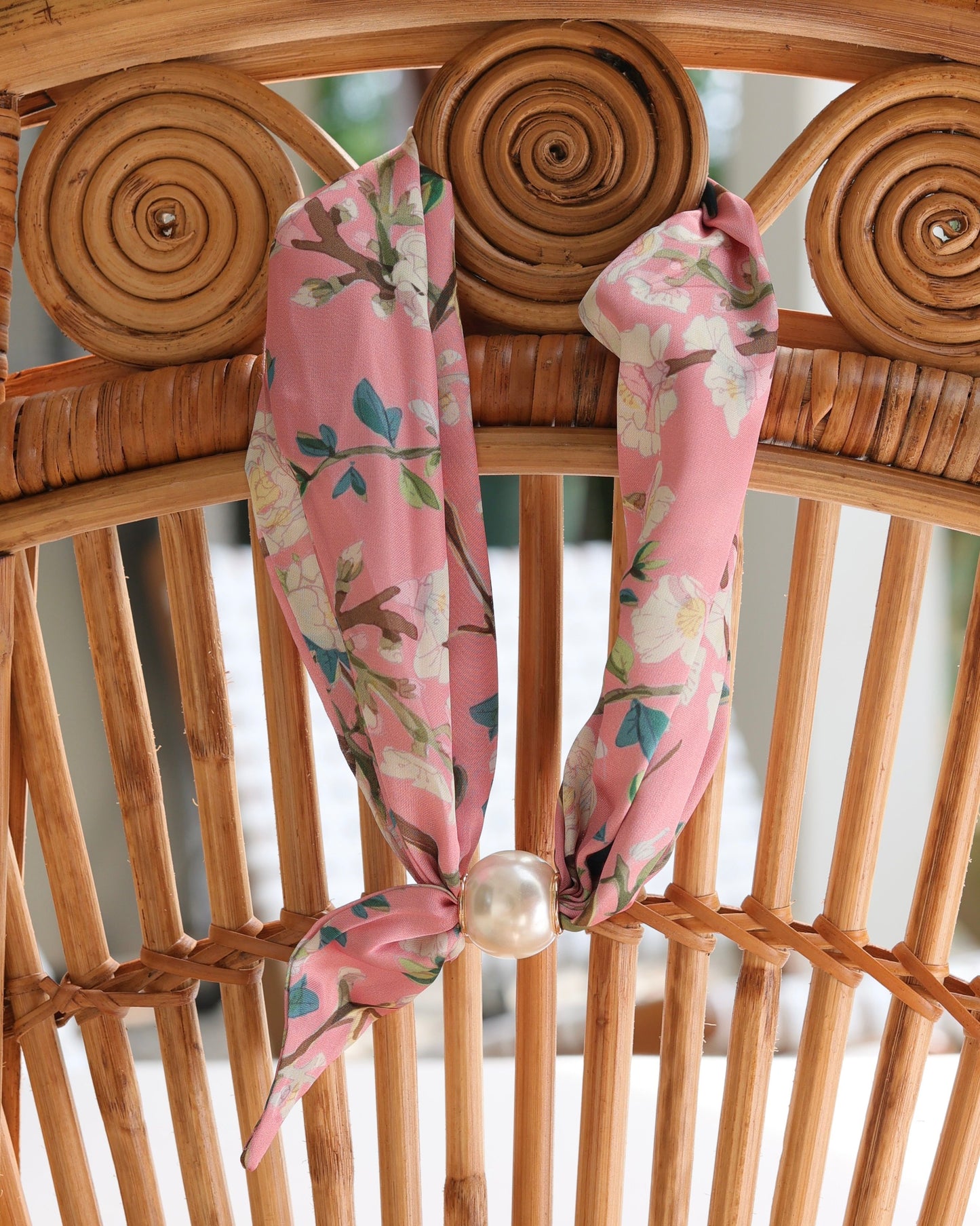 Robyn Magnetic Pearl Scarf Necklace Pink