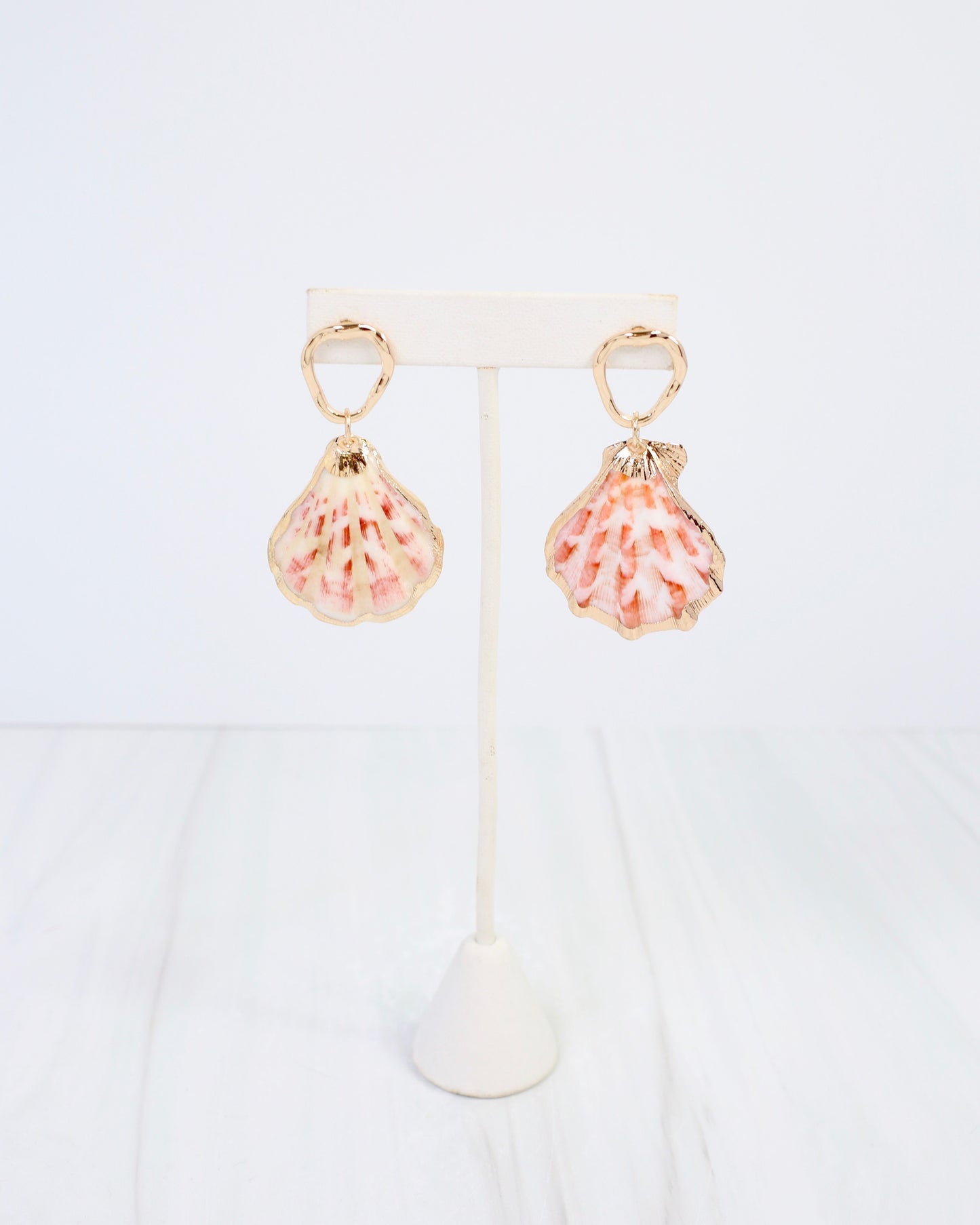 Palmyra Shell Dangle Earring Gold