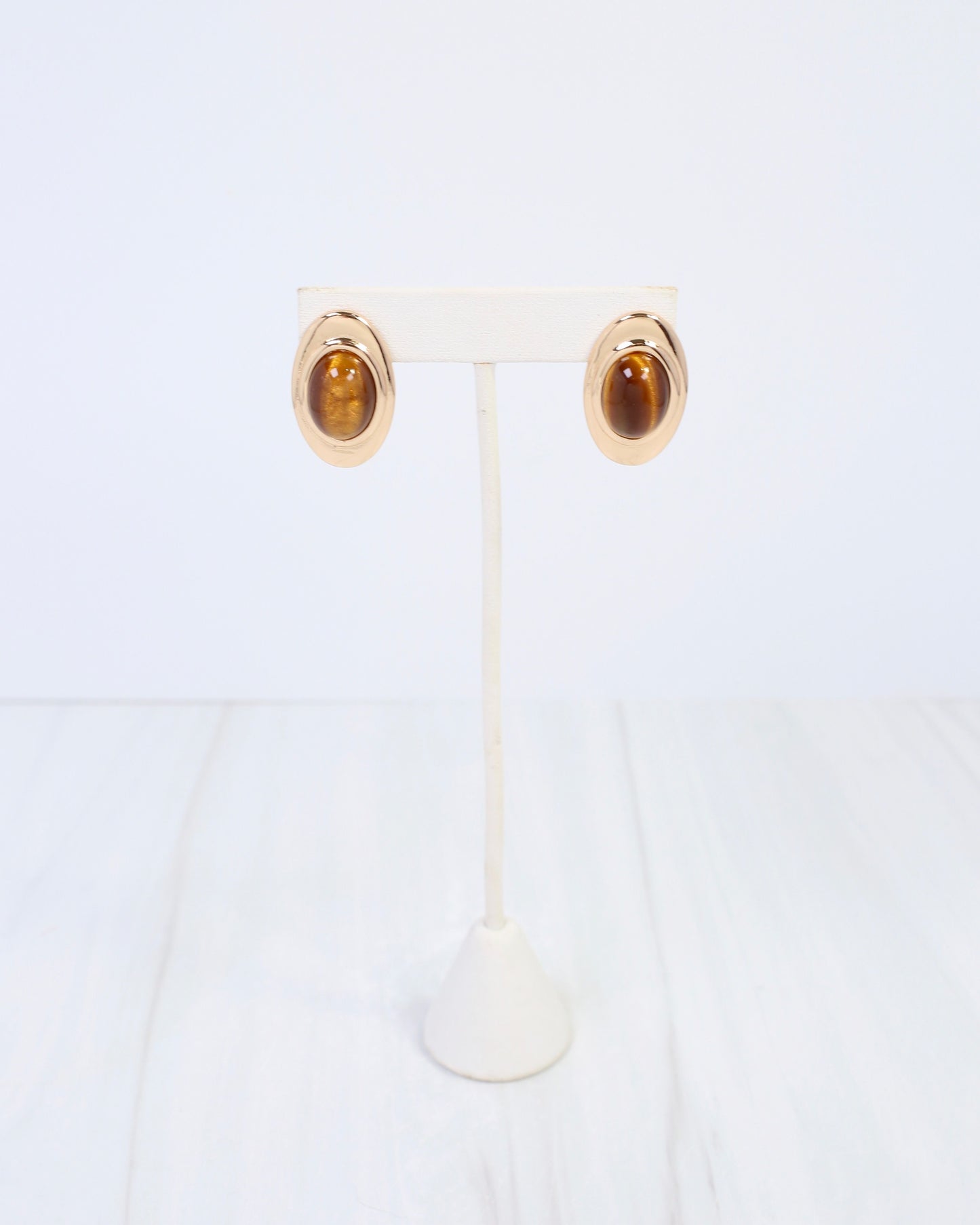 Queens Oval Stone Earring Gold