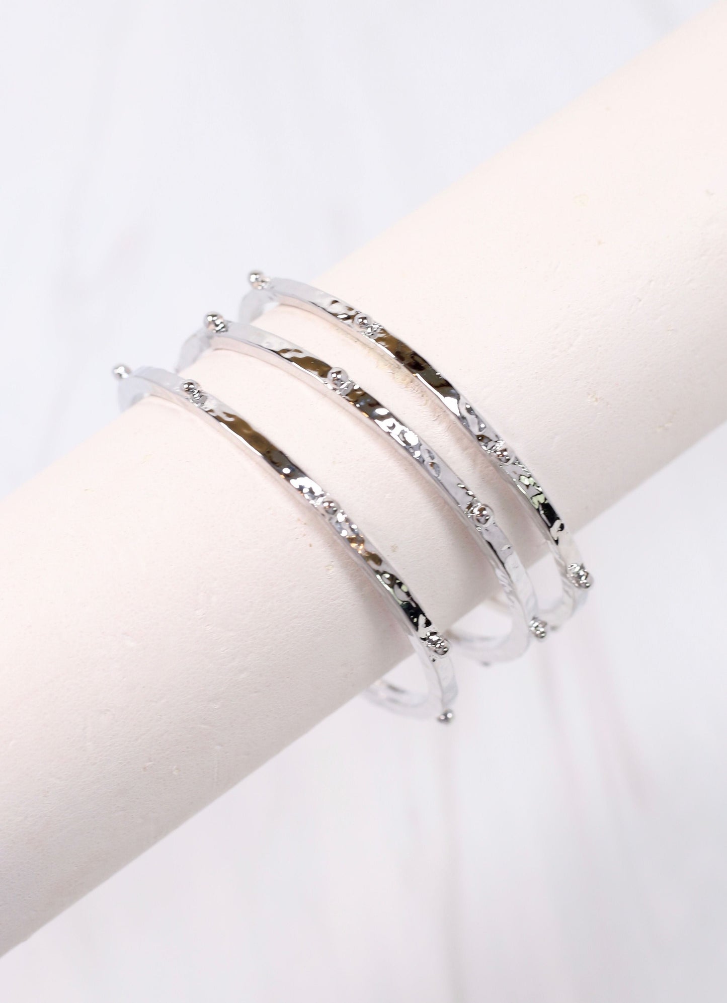 Burgen Hammered Bracelet Set SHINY SILVER - Caroline Hill