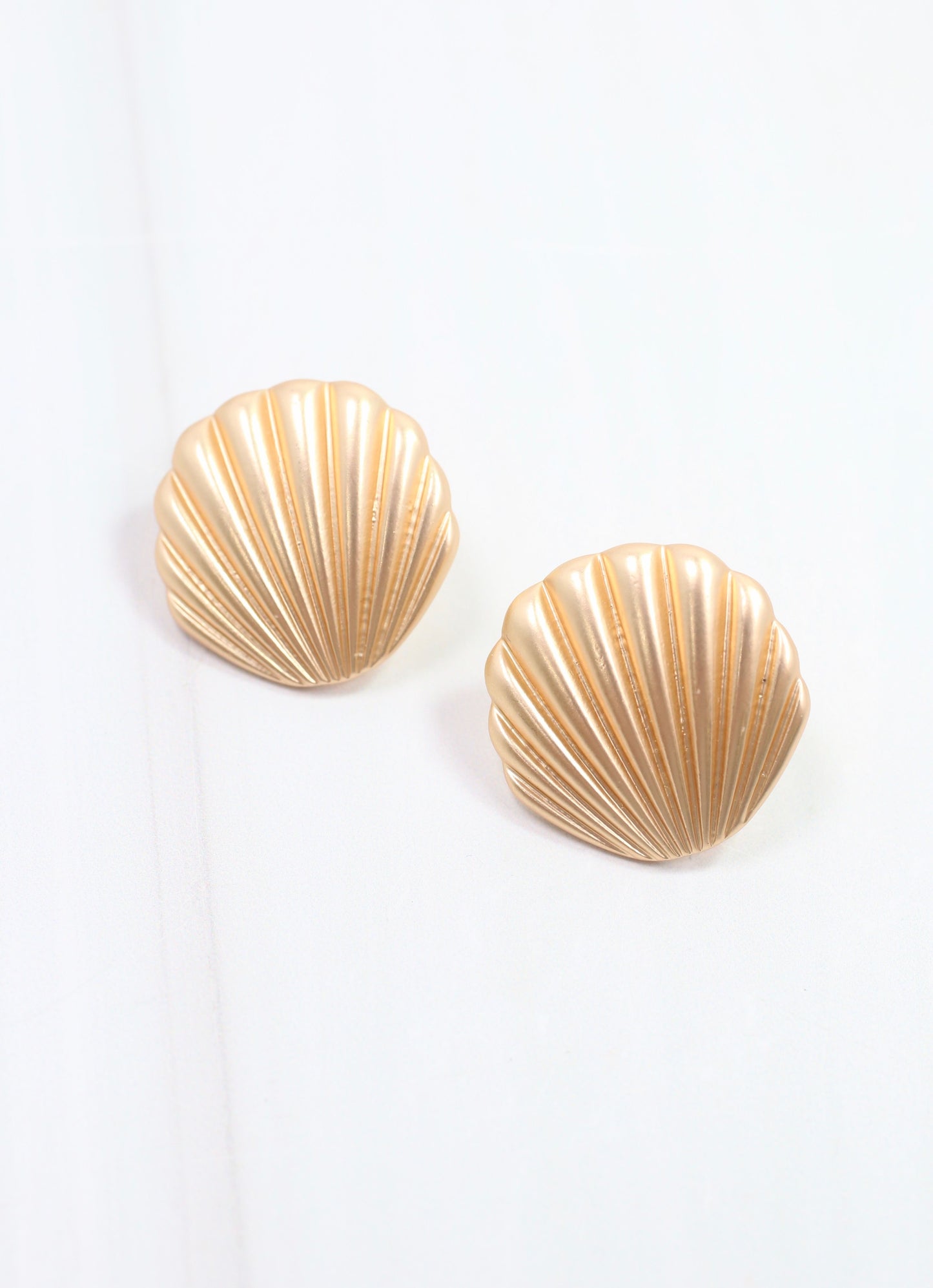 Natalie Shell Earring Gold