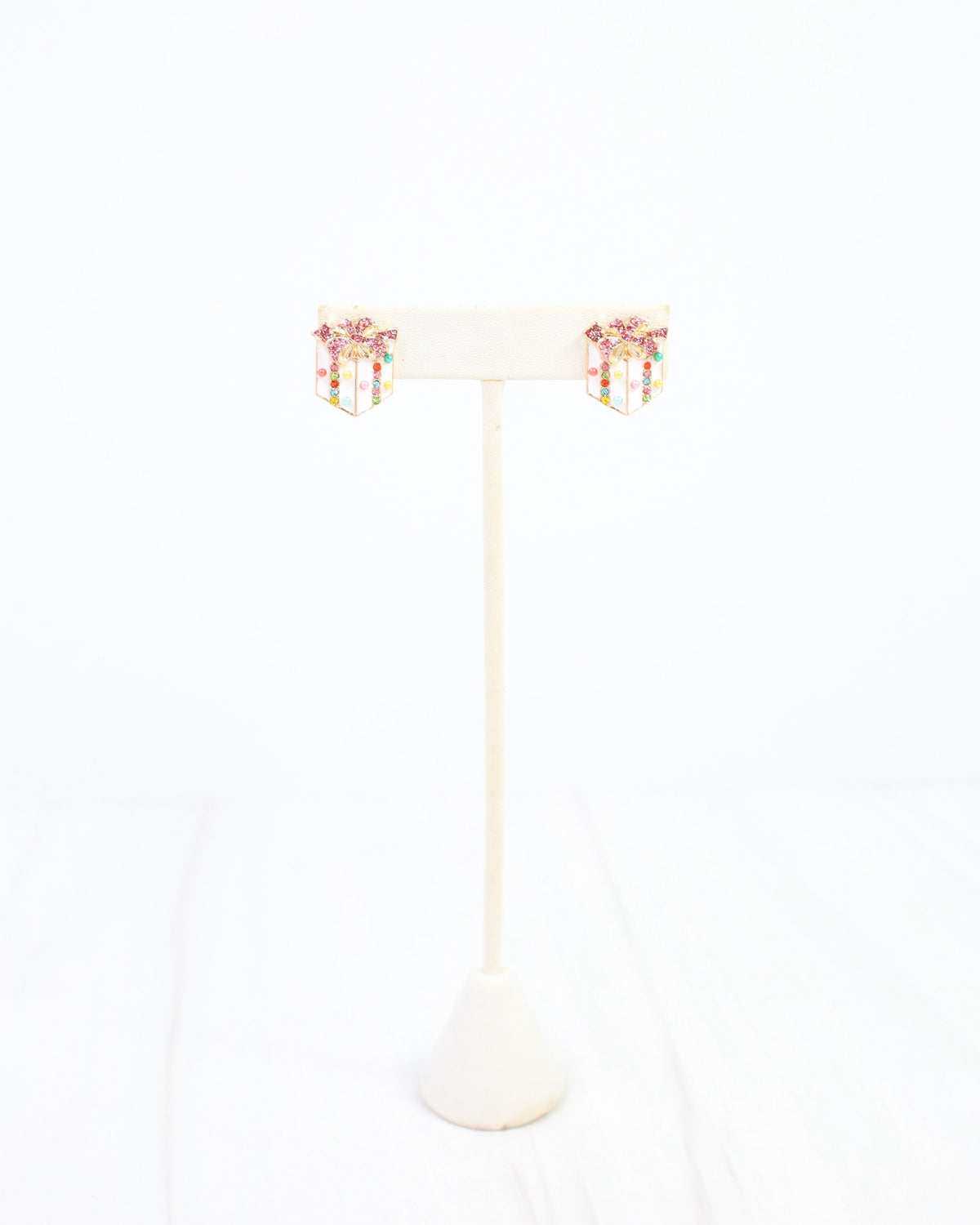 Pretty Present Stud Earring White