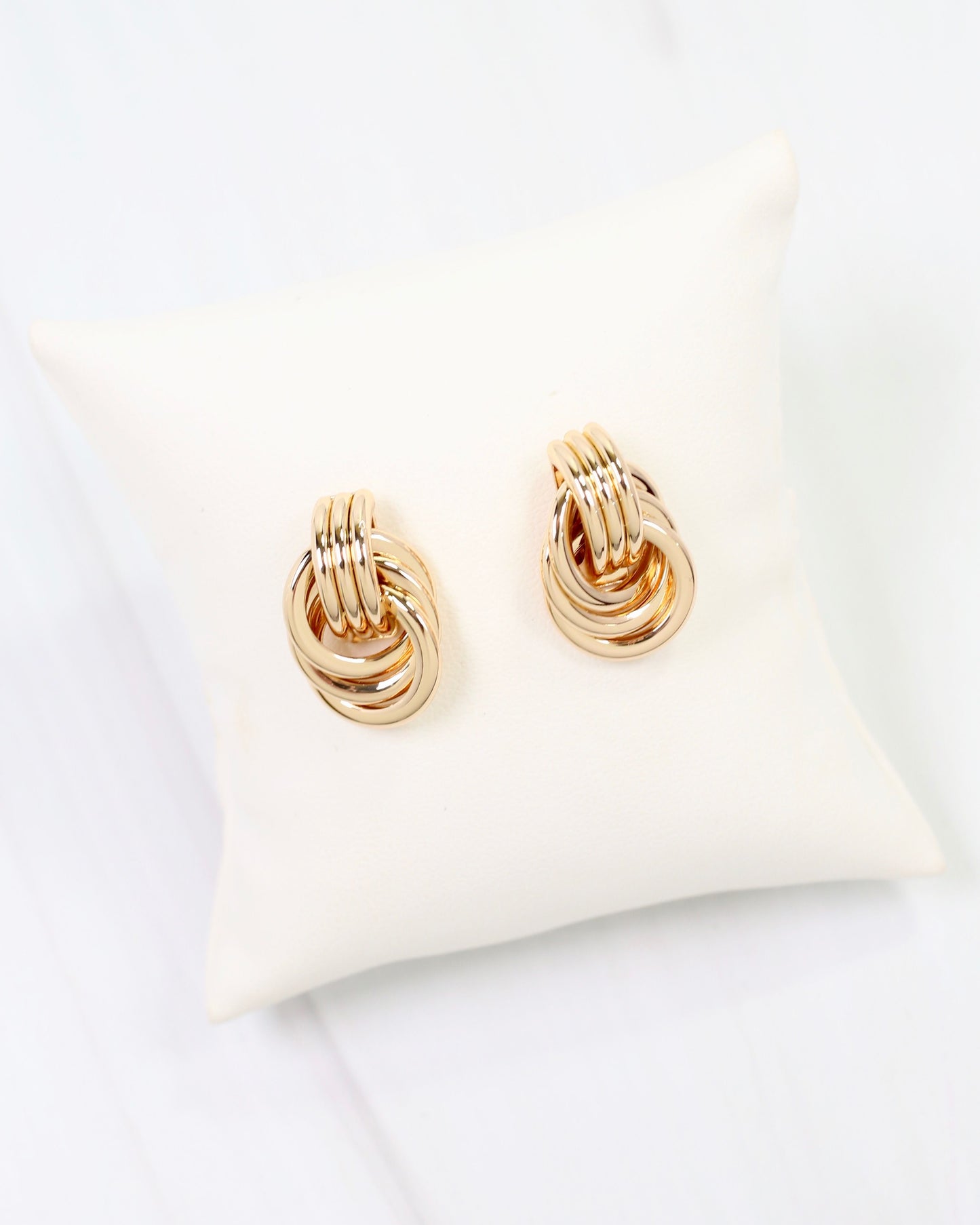 Sandsprings Knot Earring Gold