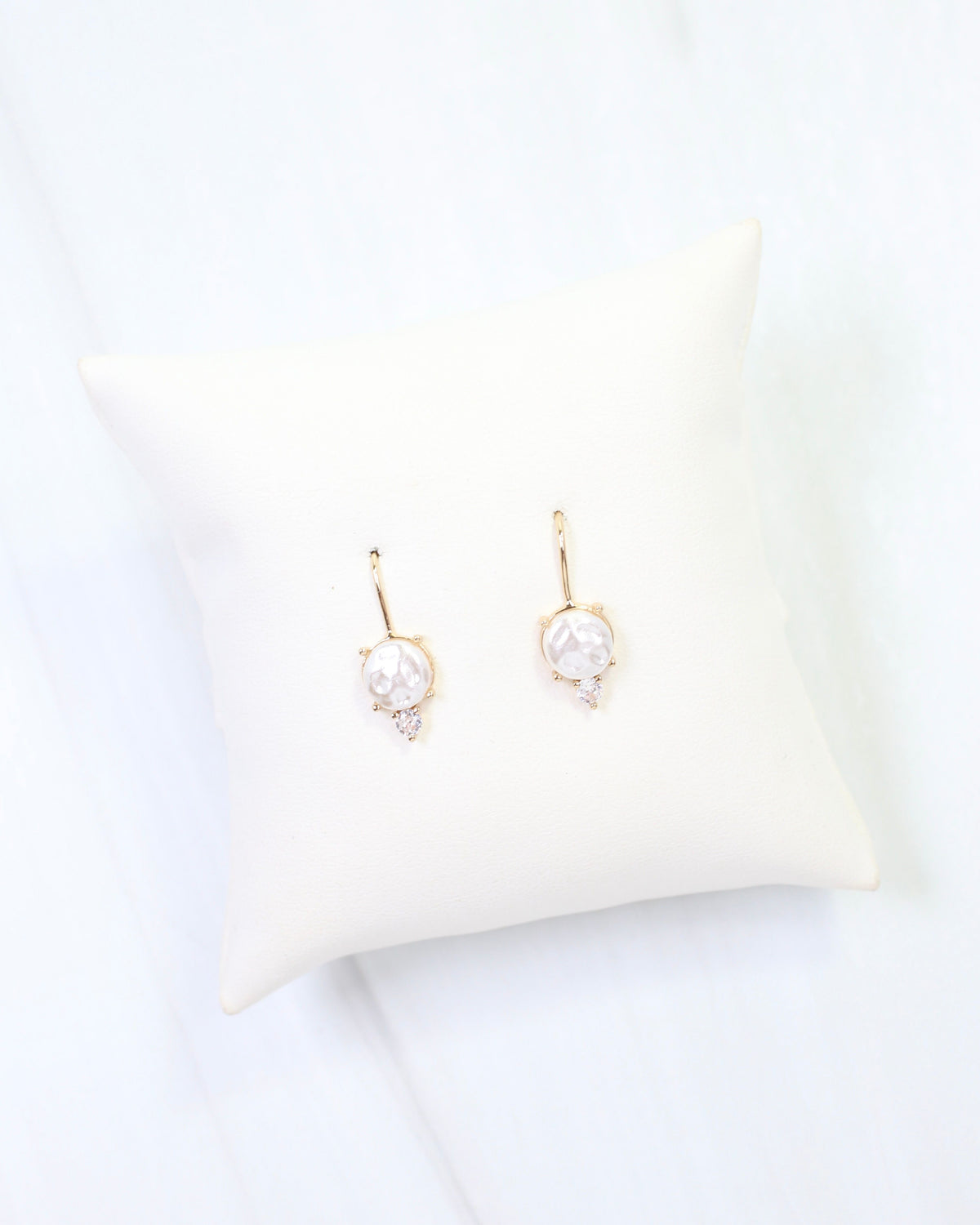 Makayla Pearl Hook Earring WR Gold