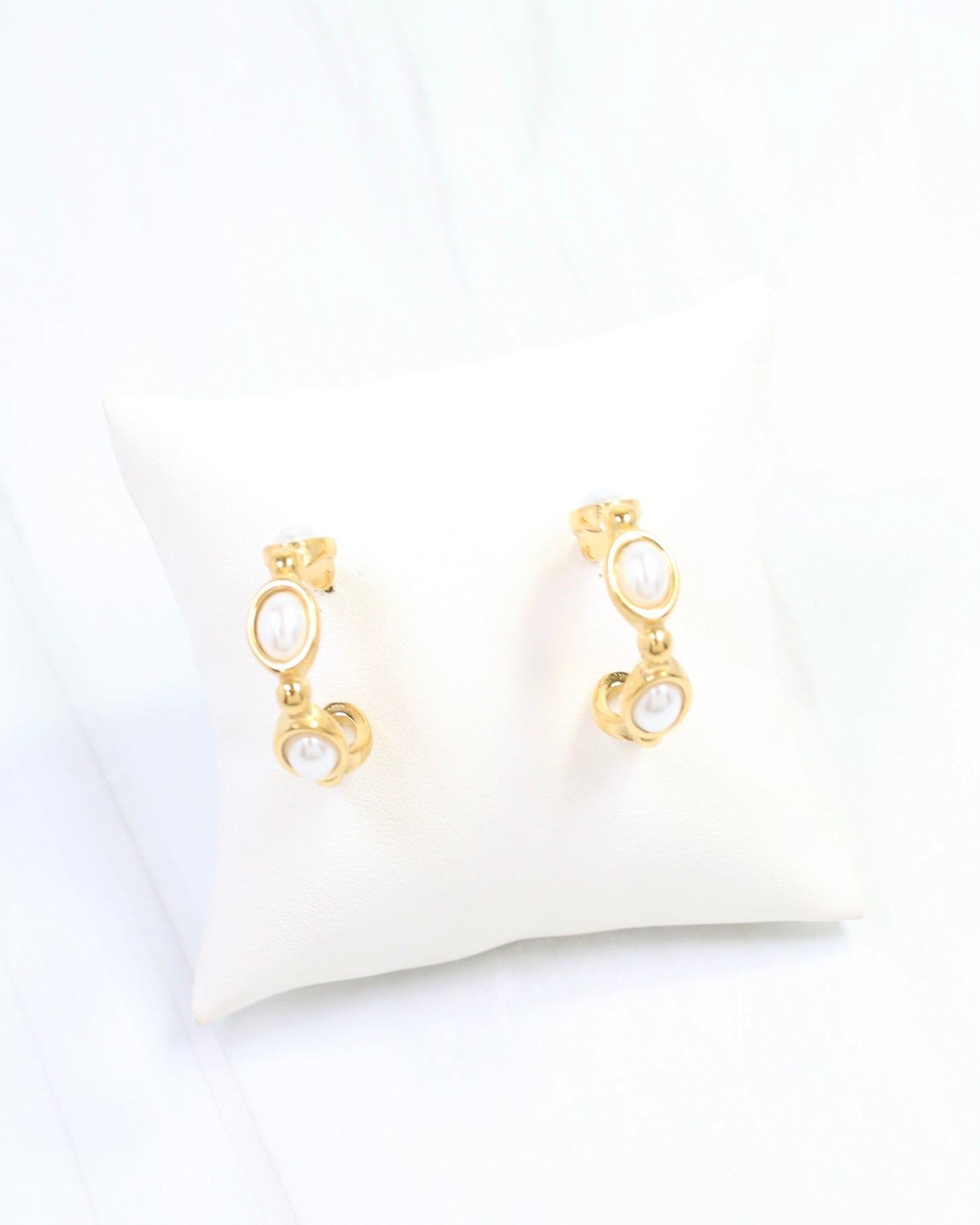 Daira Pearl Hoop Earring WP Gold