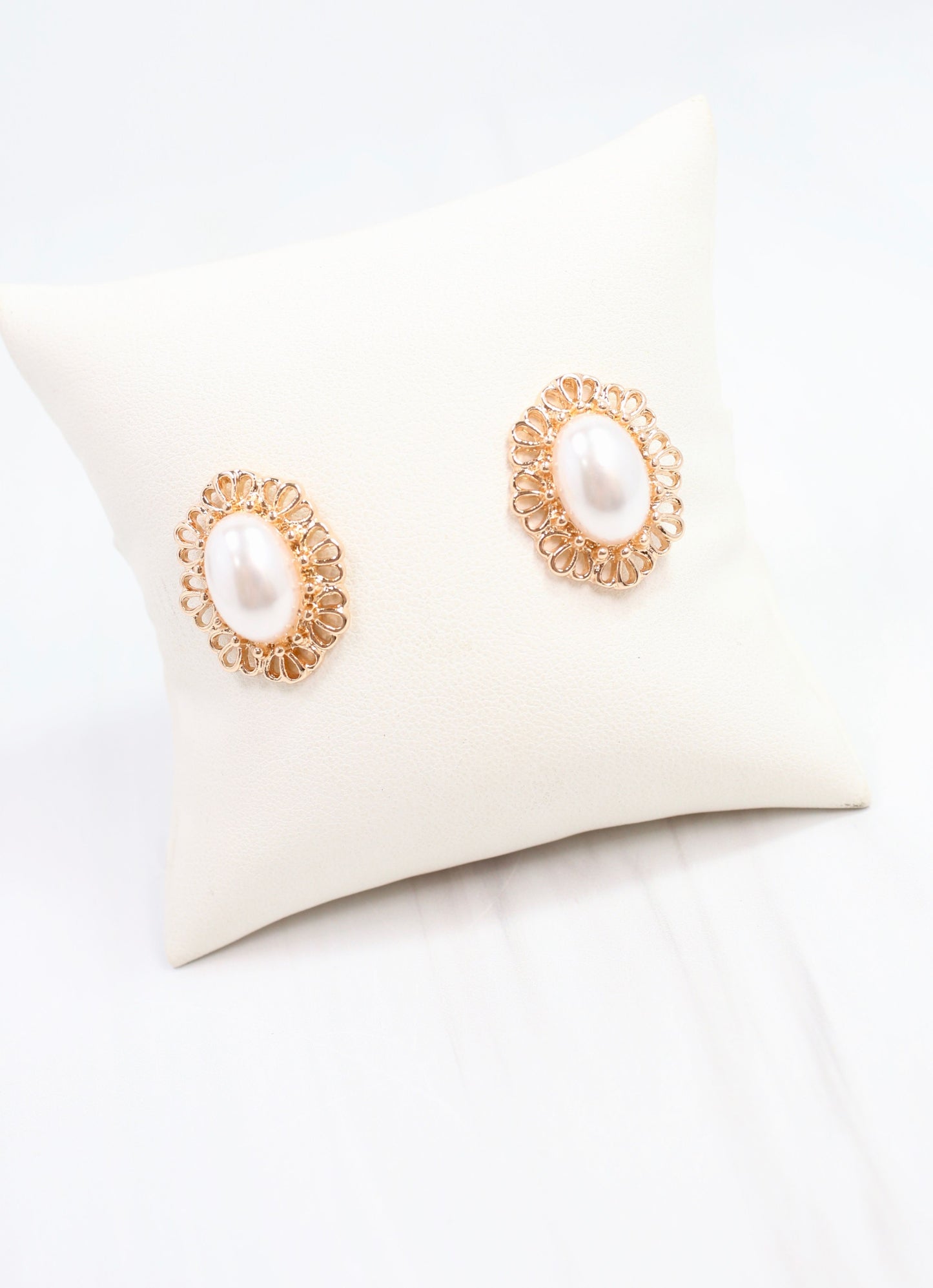 Magrath Pearl Stud Earring Gold