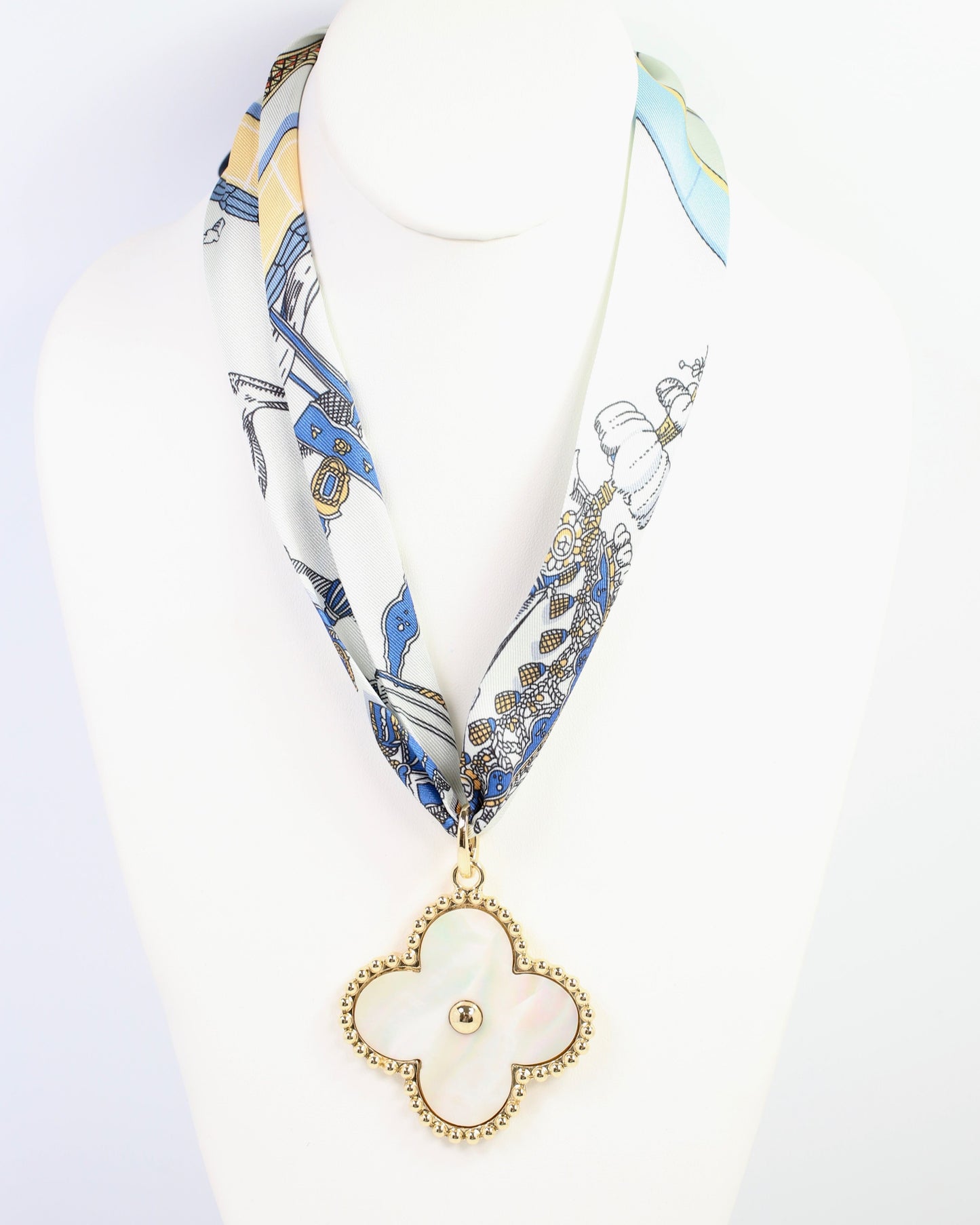 Gina Large Clover Charm Mother Of Pearl