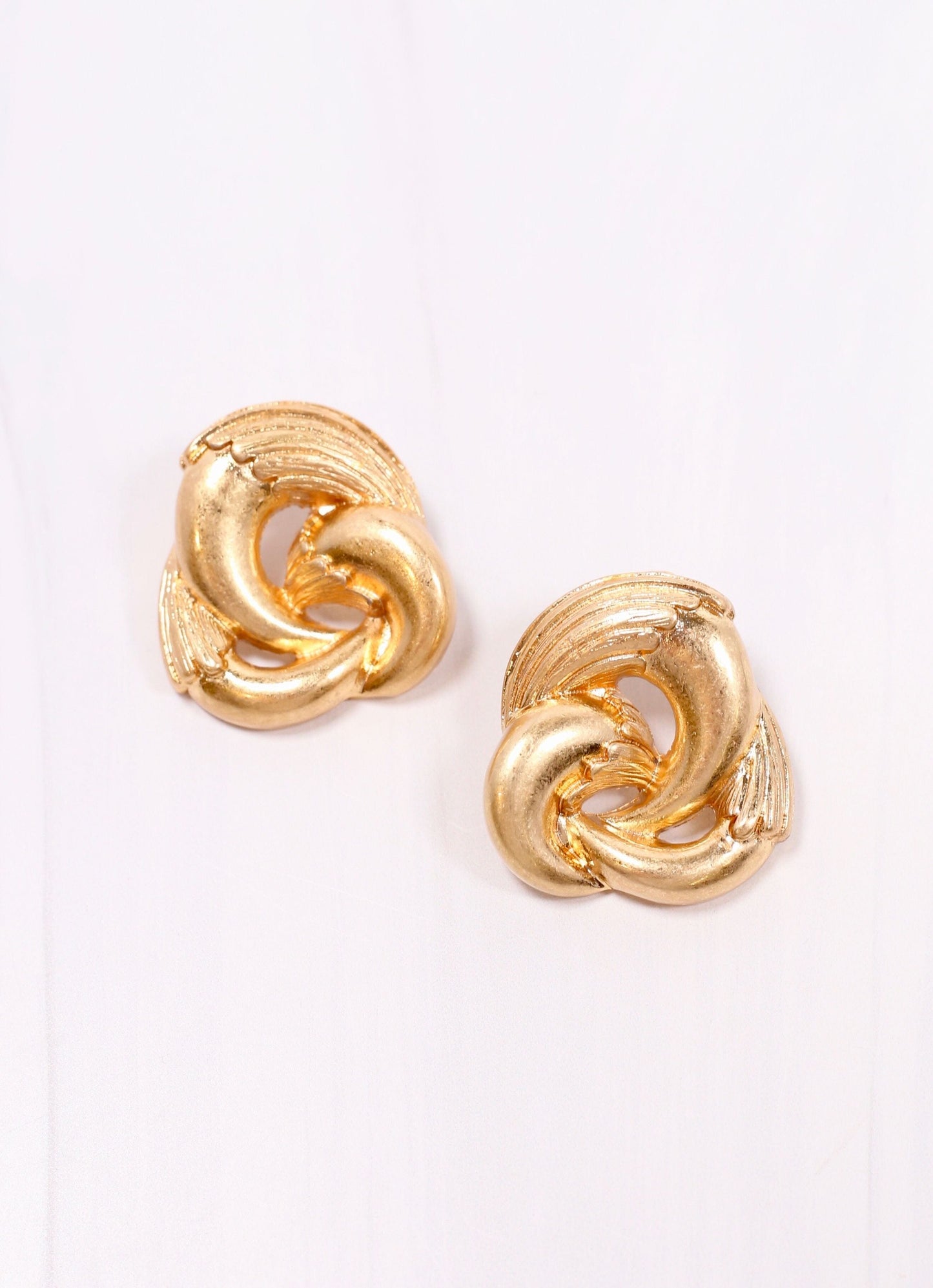 Knapp Knot Metal Earring GOLD - Caroline Hill