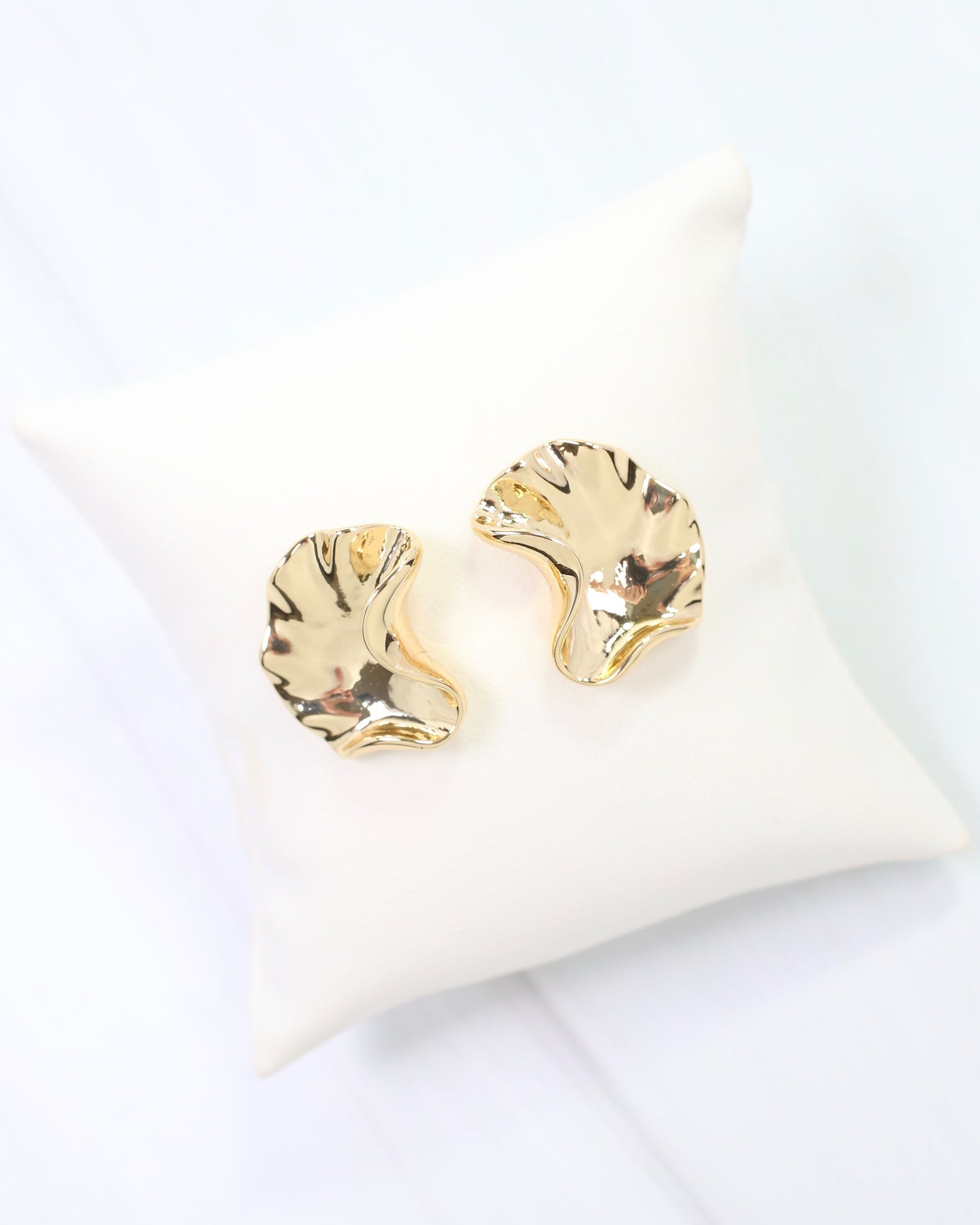 Chico Wavy Stud Earring Gold