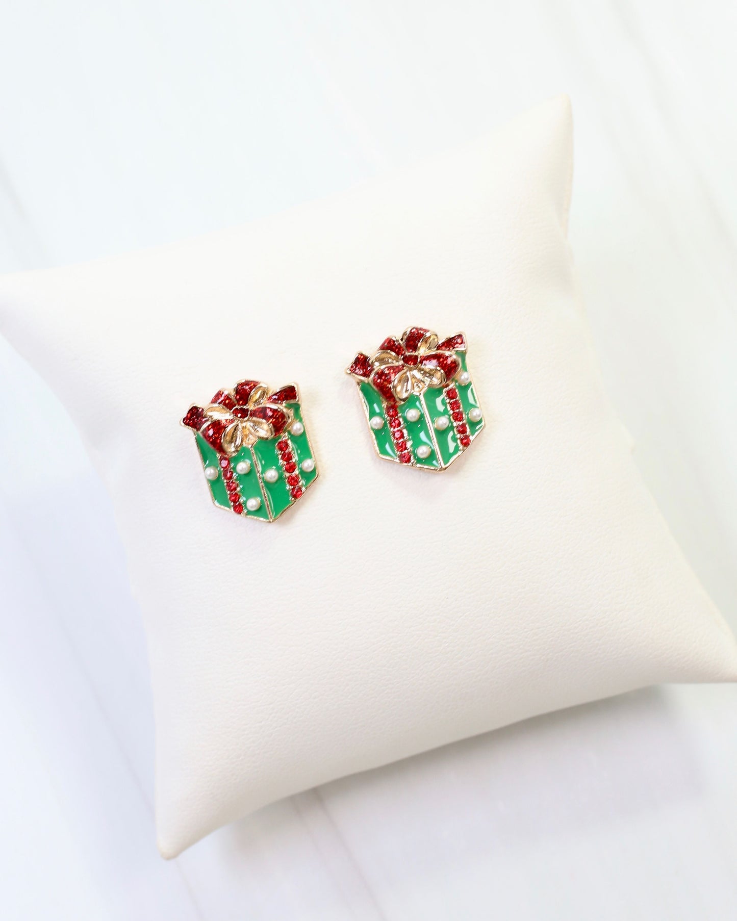 Pretty Present Stud Earring Green