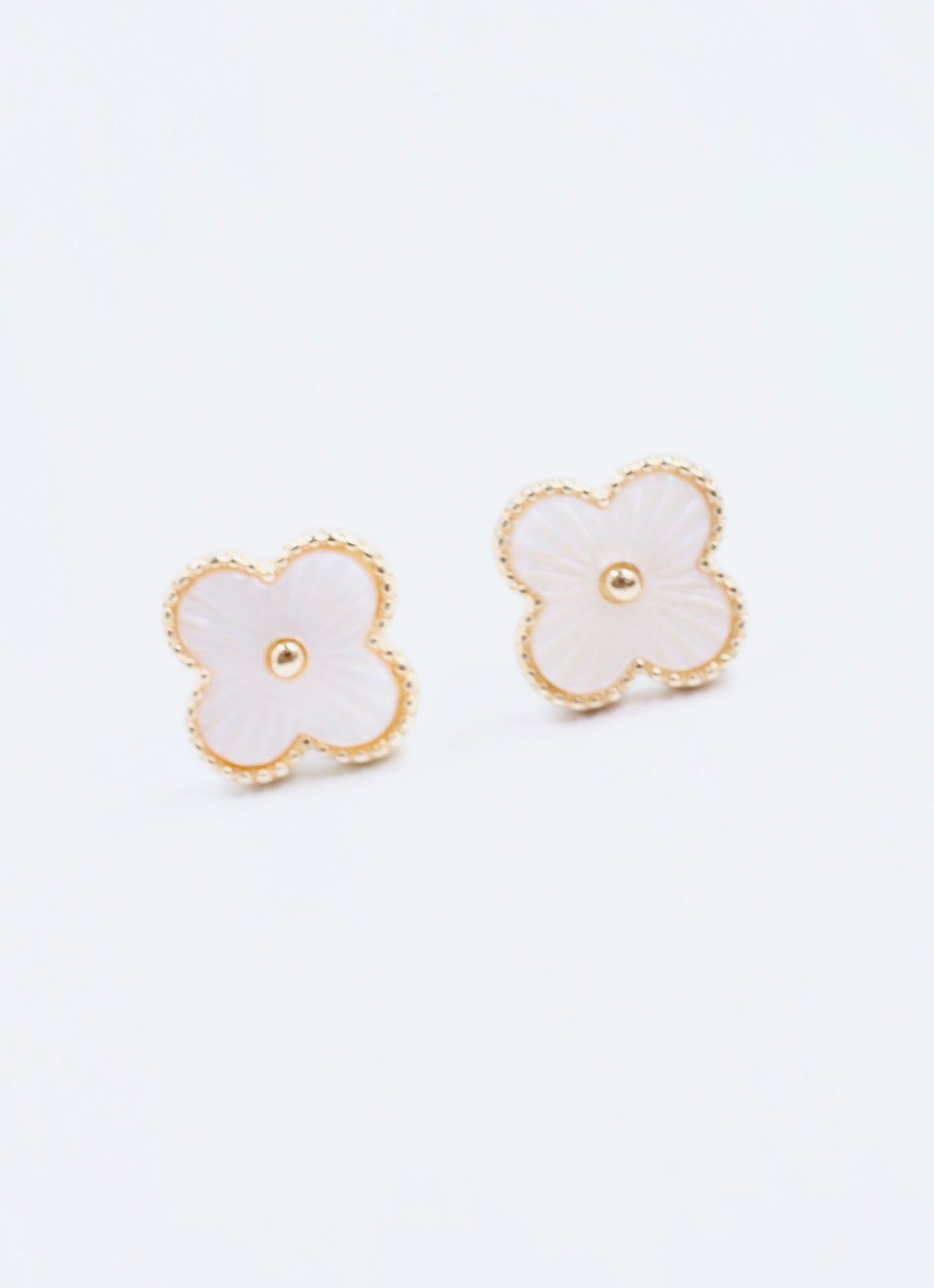 Camile Clover Stud Earring Mother of Pearl