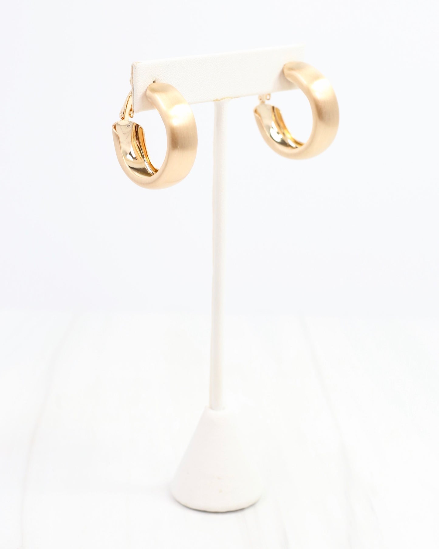 Carole Hoop Earring Matte Gold