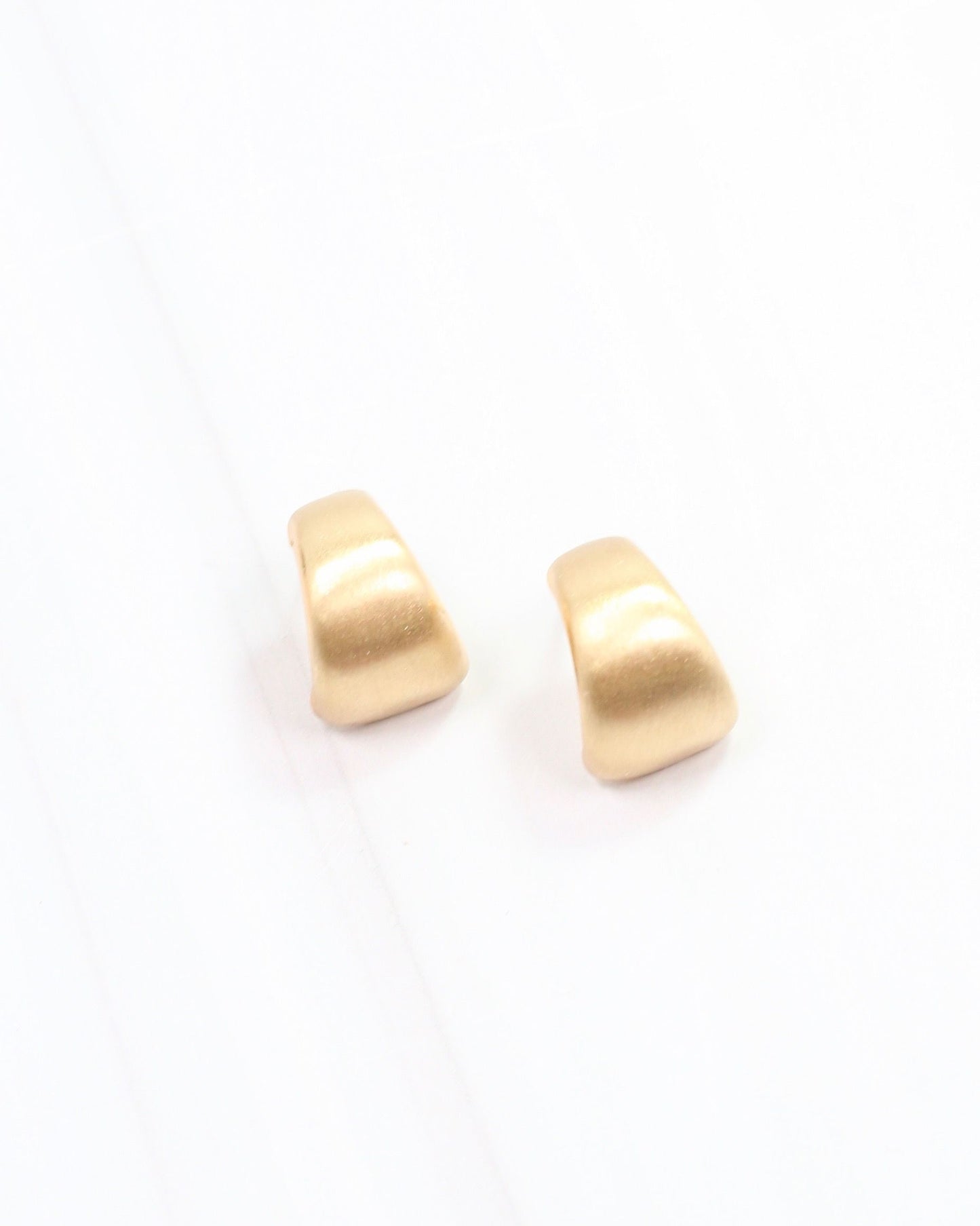 Larson Hoop Earring Matte Gold