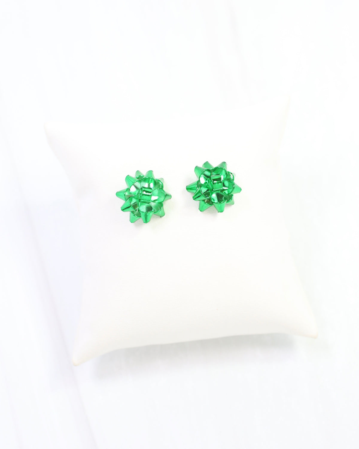 Wrap it Up Bow Stud Green