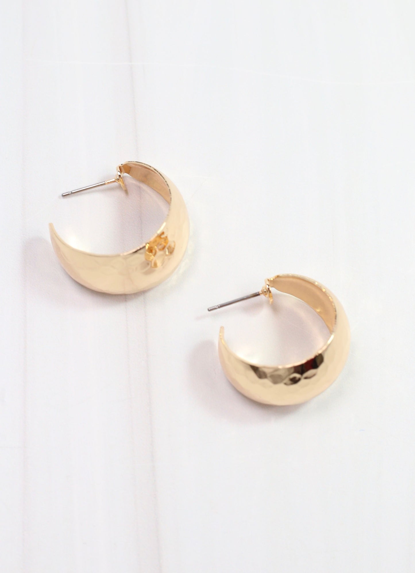 Claudio Hammered Hoop Earring Shiny Gold