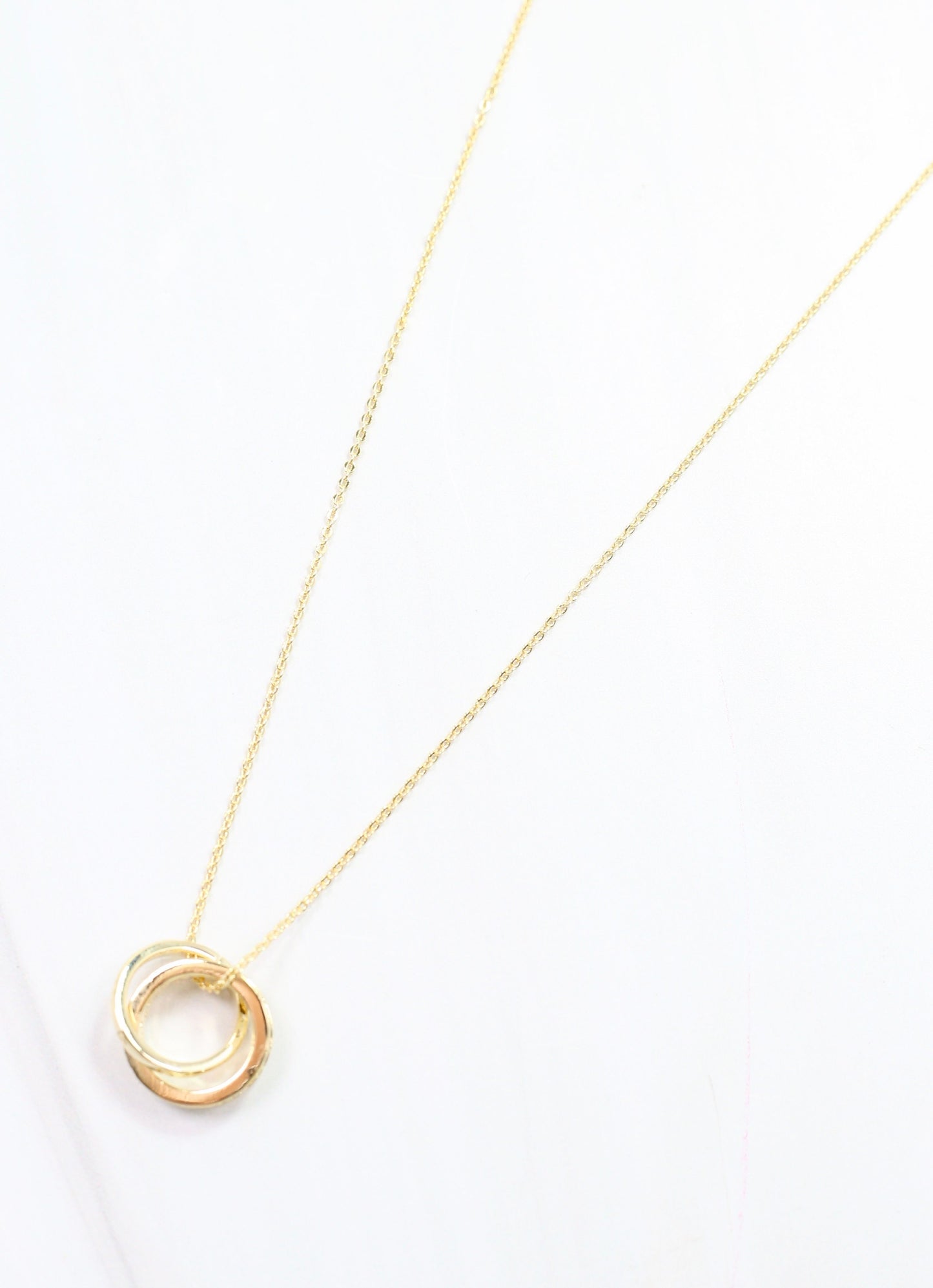 Nella Necklace with Circle Charm Gold