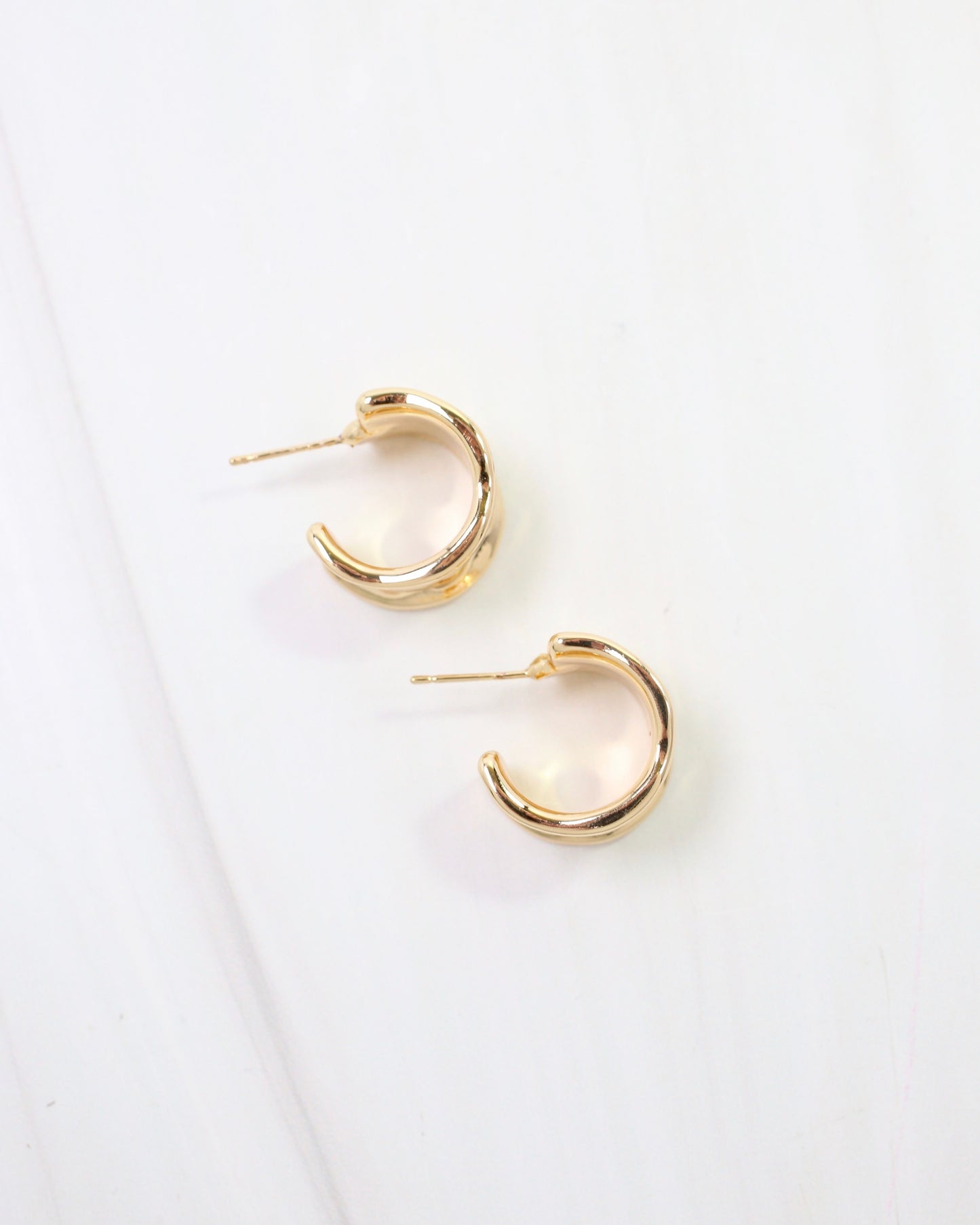 Port Gibson Hammered Hoop Earring Gold
