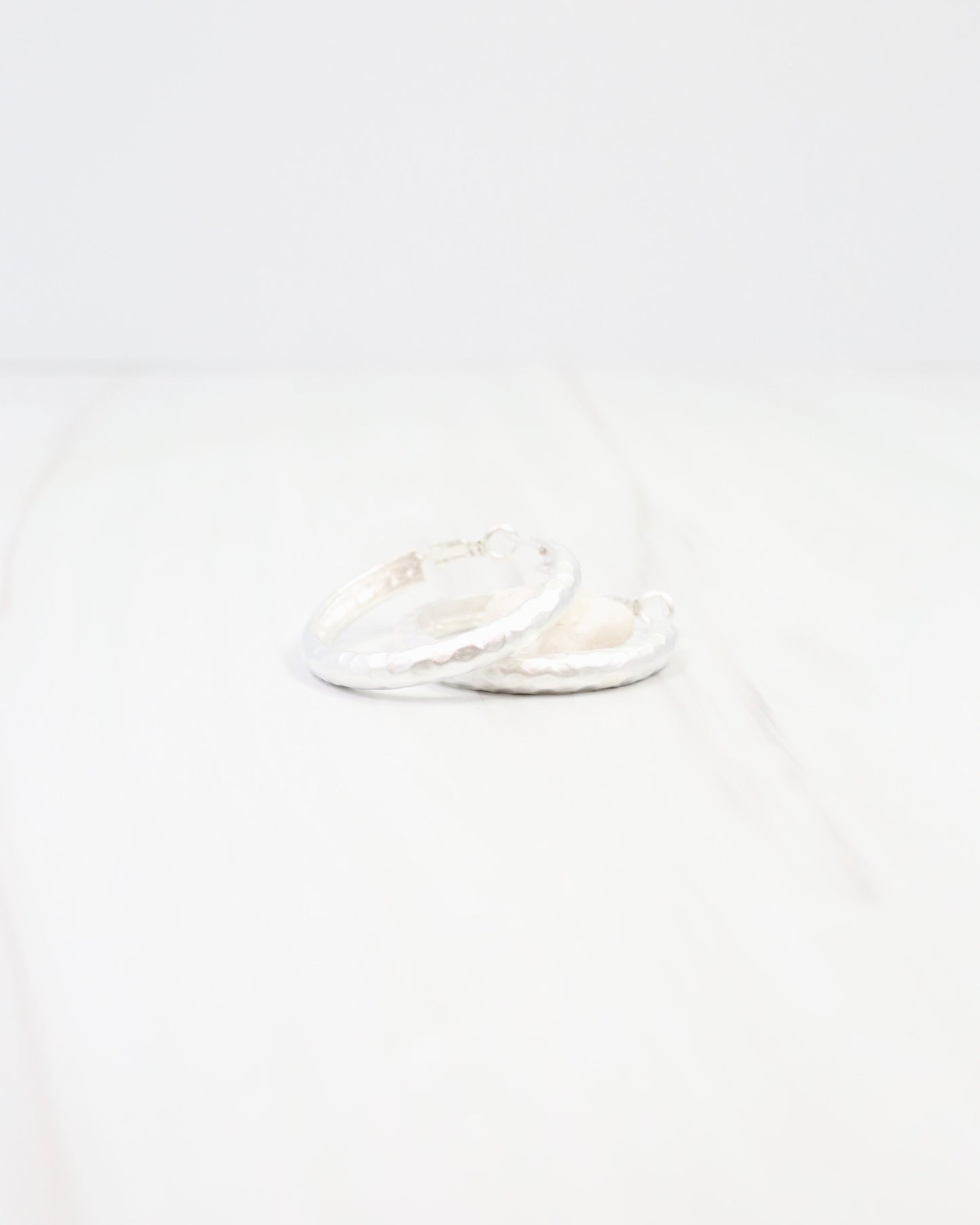 Fort Lee Hammered Hoop Earring WR Matte Silver