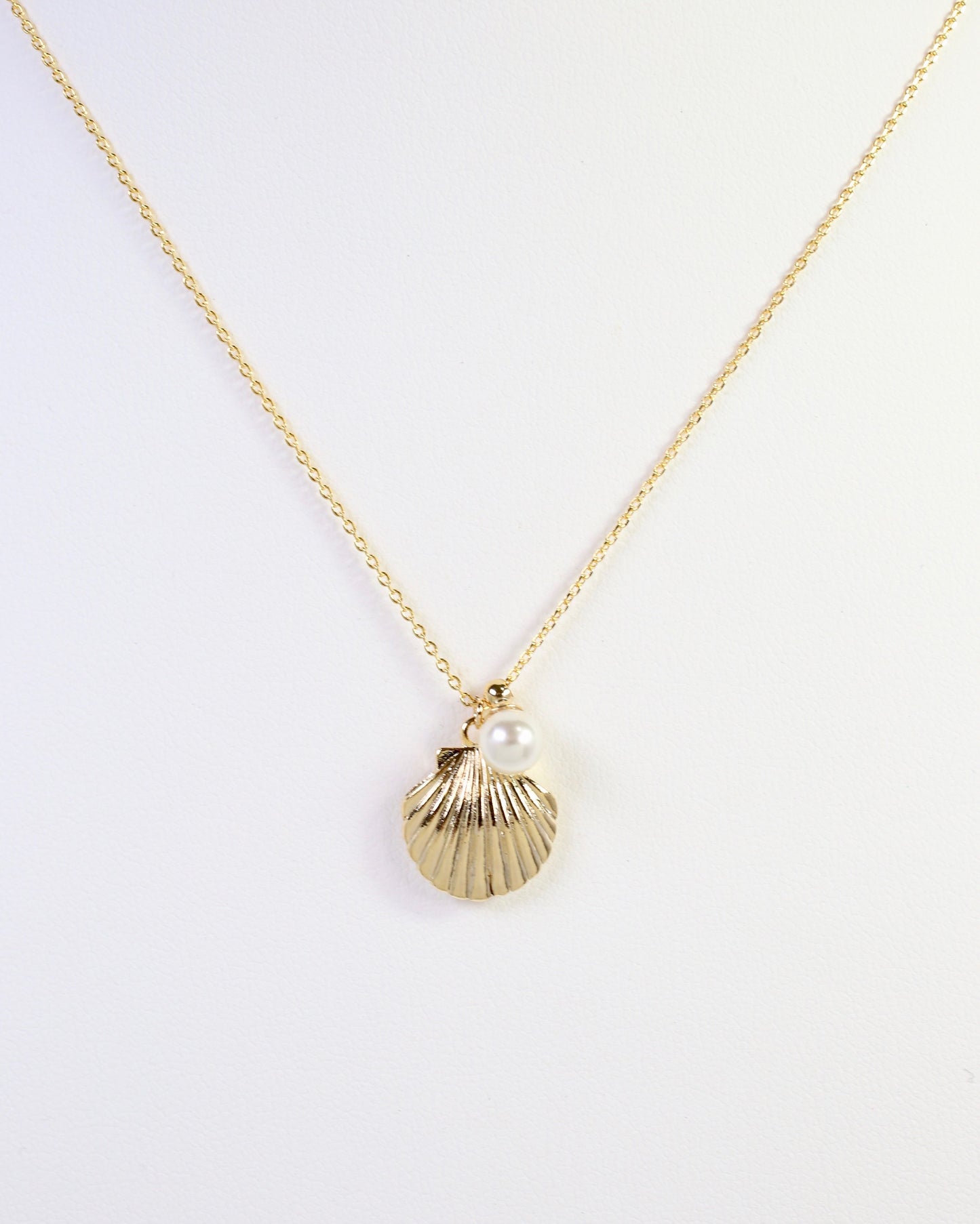 Irvington Shell with Pearl Necklace Gold