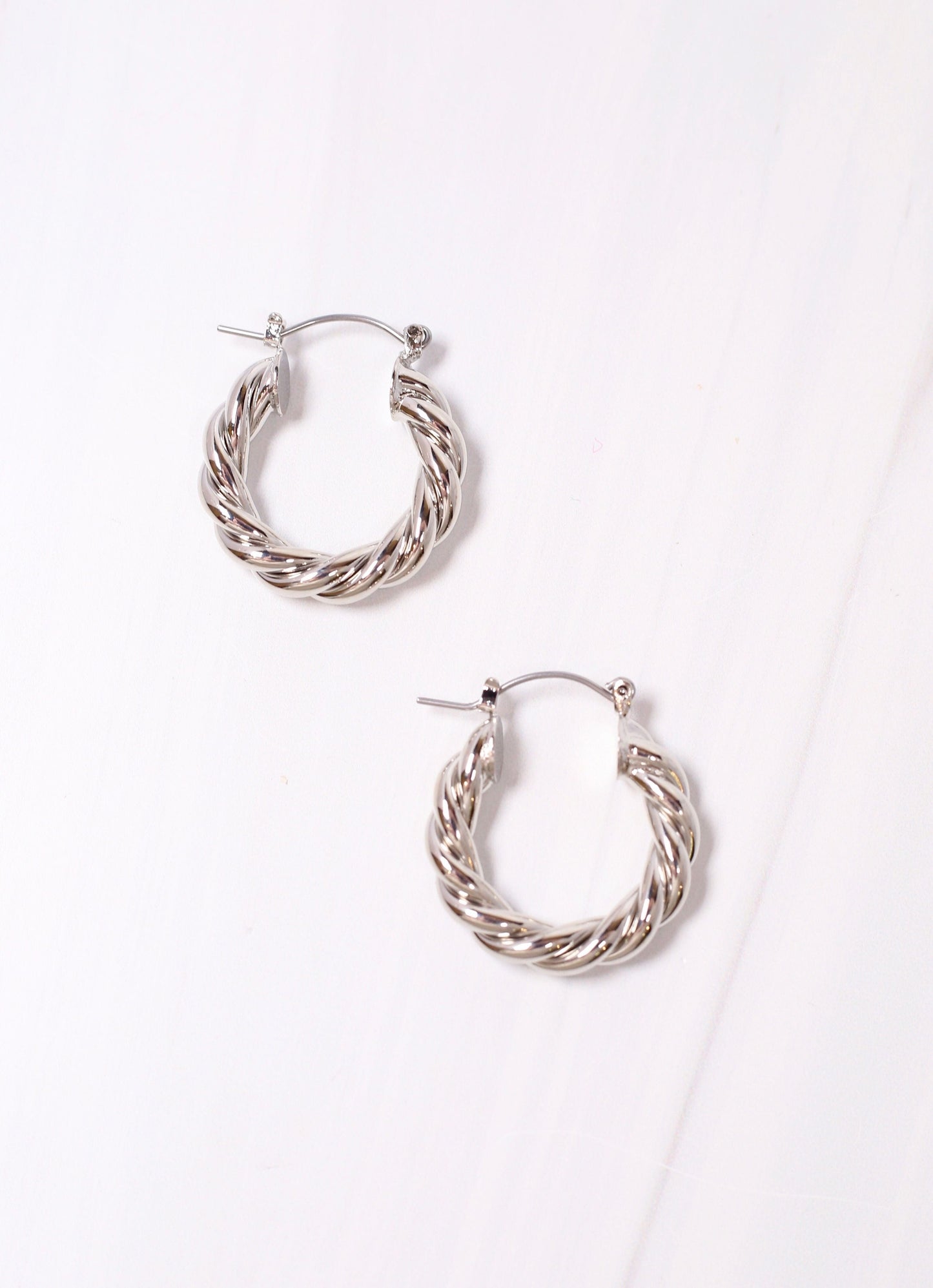 Ravin Twisted Hoop Earring SILVER - Caroline Hill