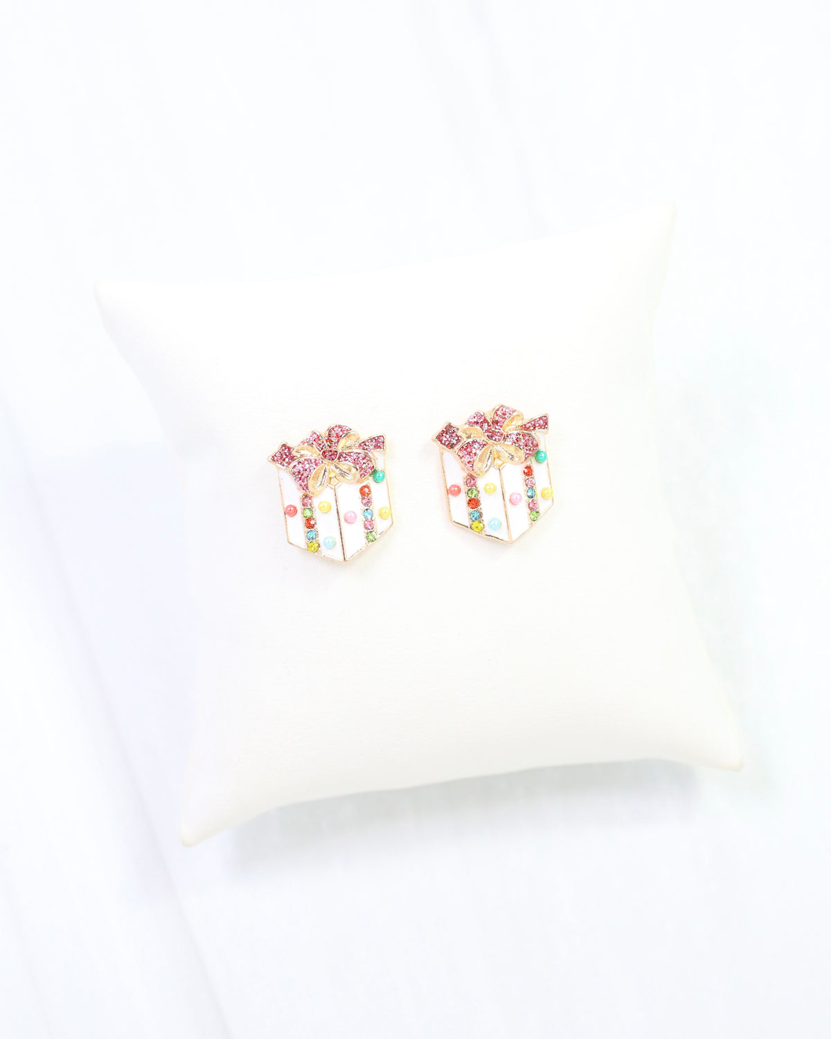 Pretty Present Stud Earring White