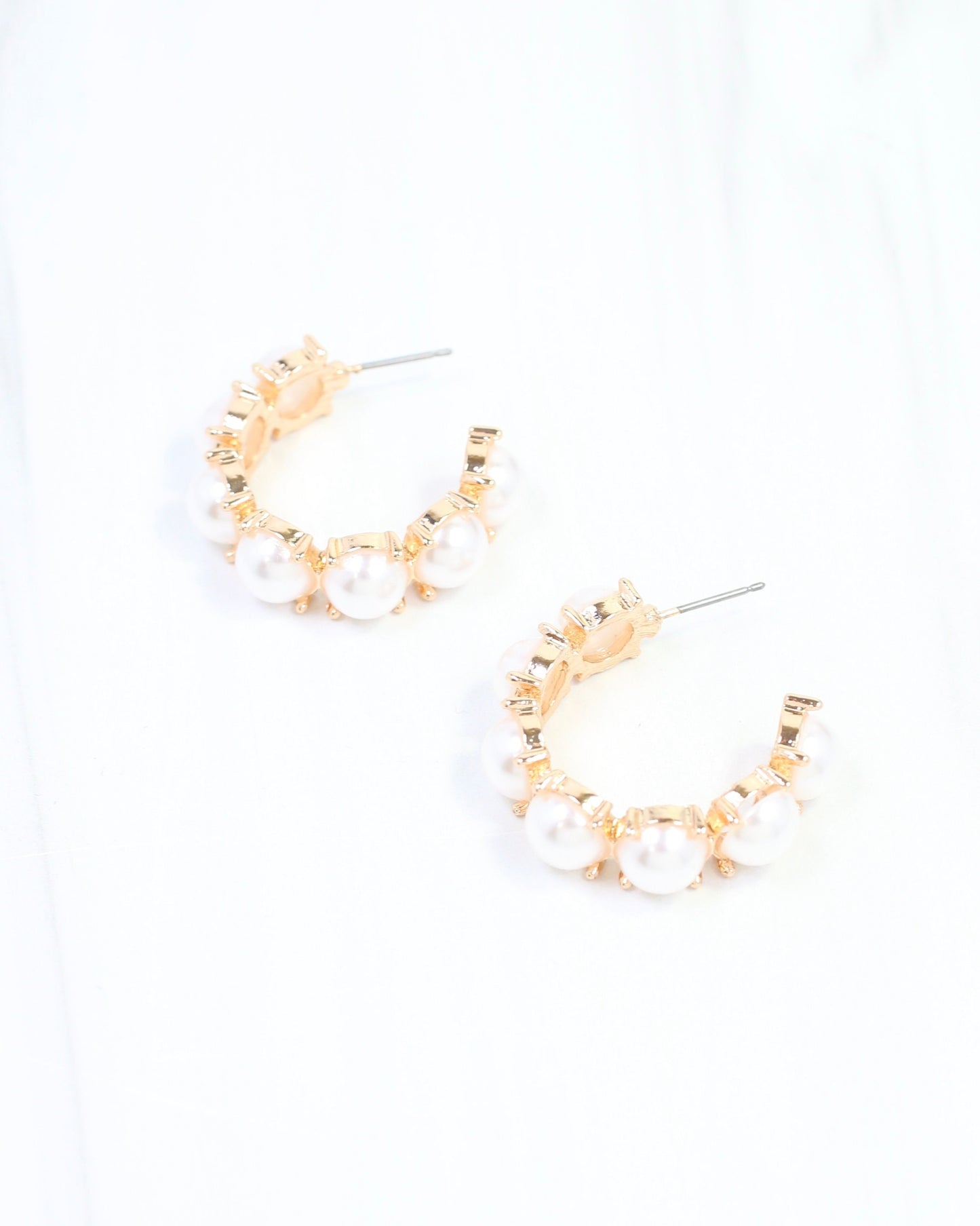 Cleo Pearl Medium Hoop Earring Cream
