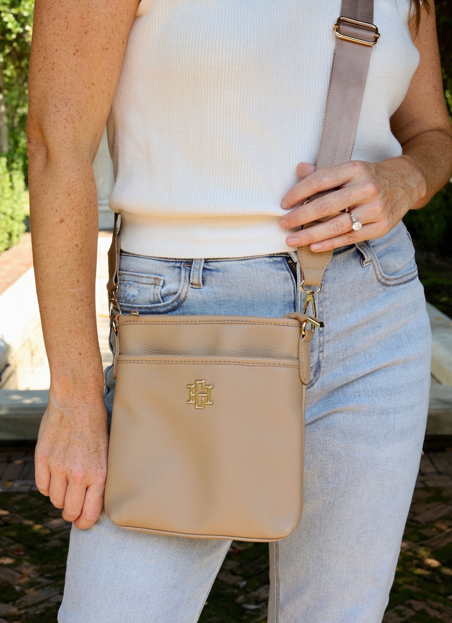 Briggs Crossbody Taupe