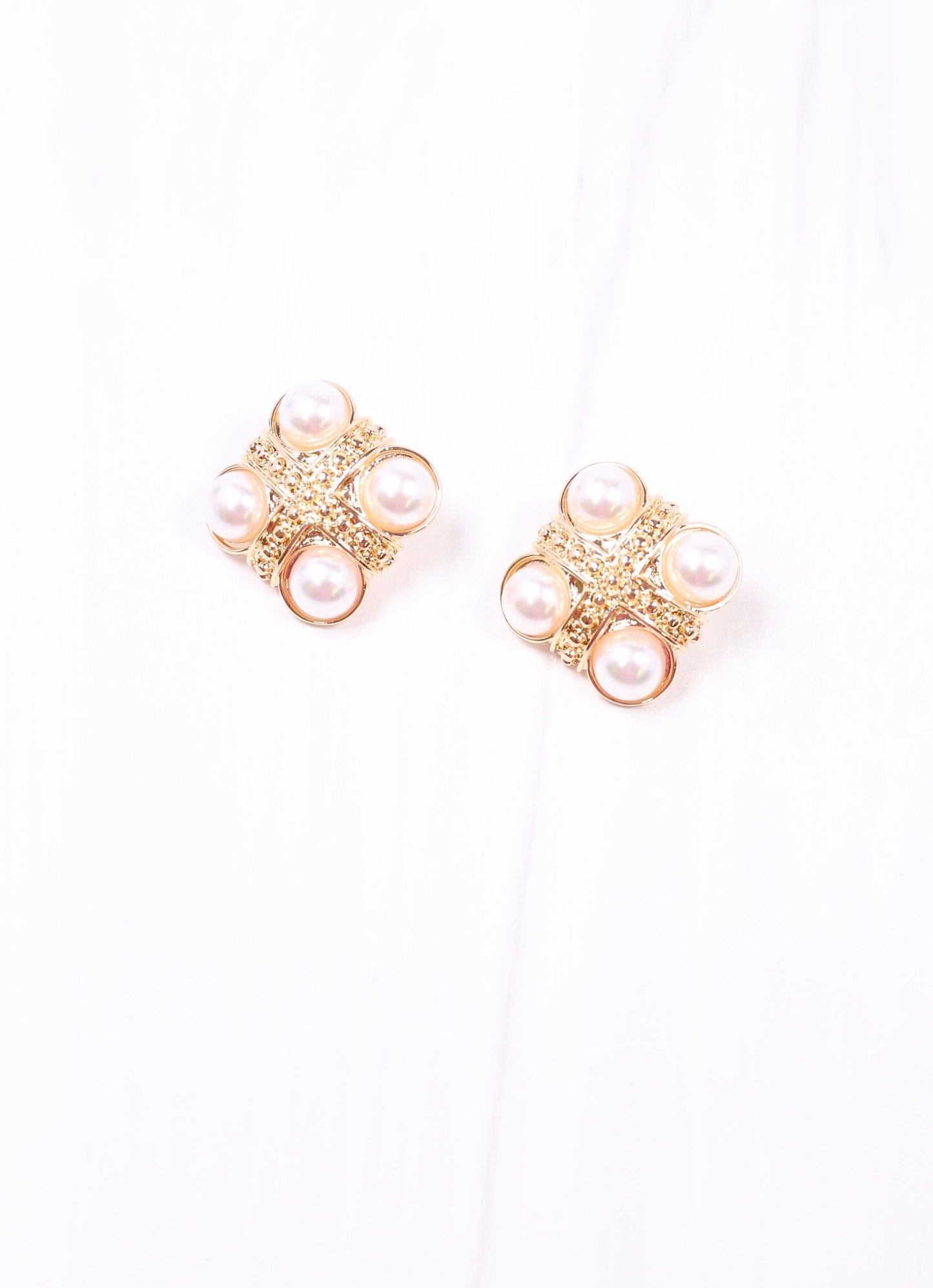 Suette Pearl Stud Earring GOLD - Caroline Hill