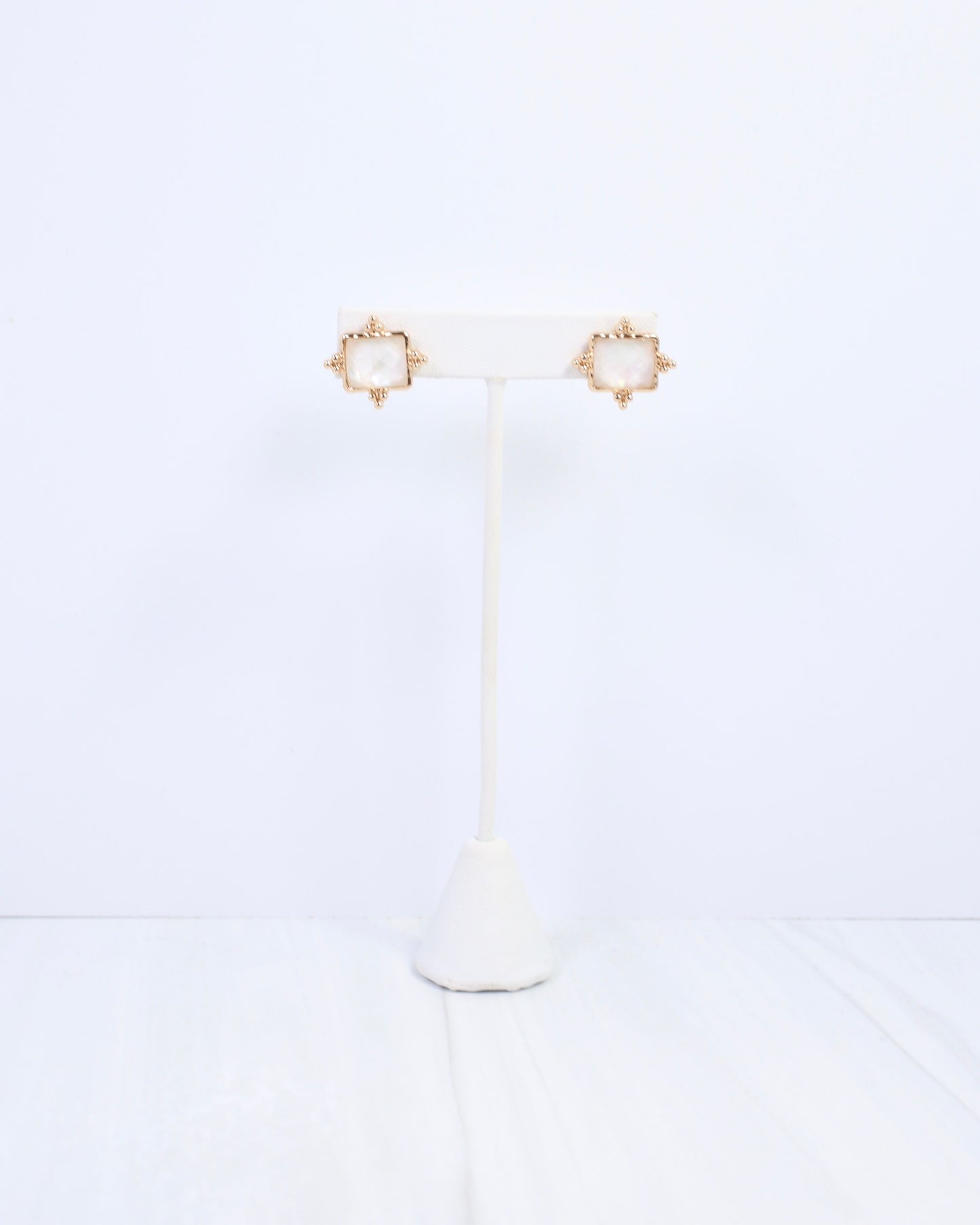 Kerang Square Facited Stud Earring White
