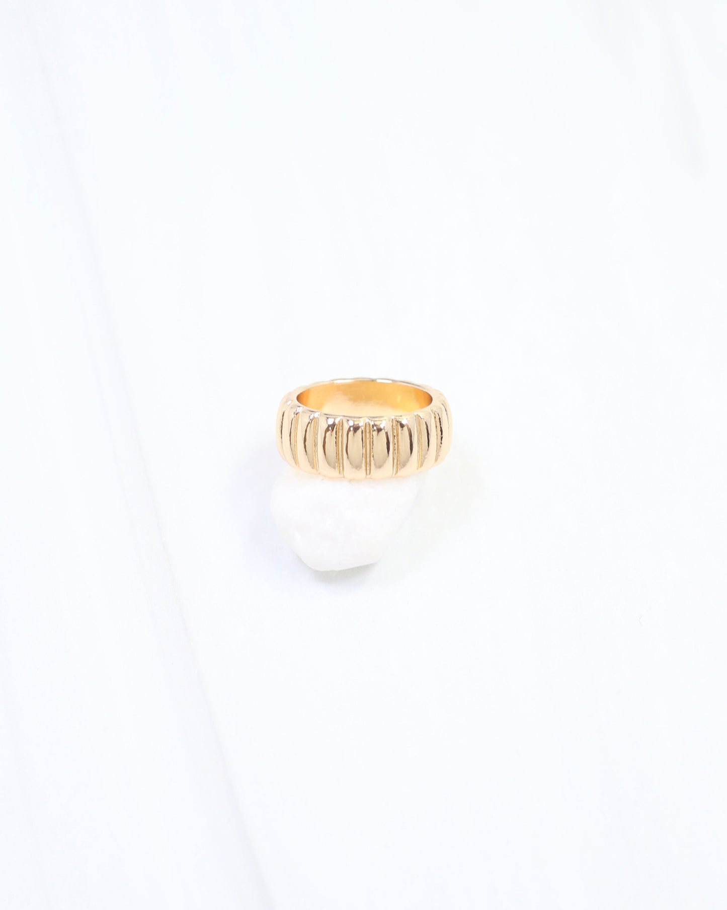 Rina Ribbed Scarf Ring Gold