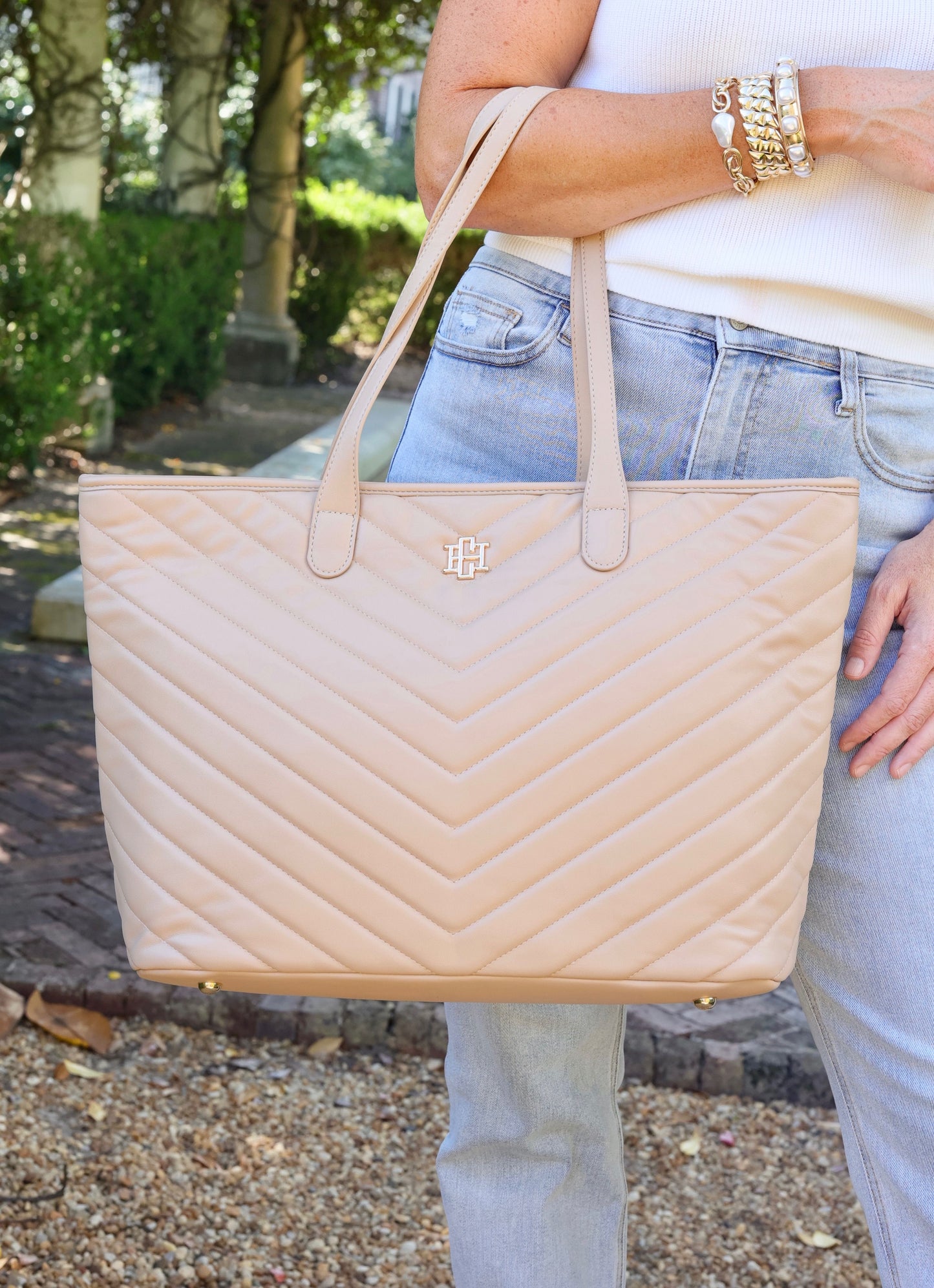 James Tote TAN V QUILTED