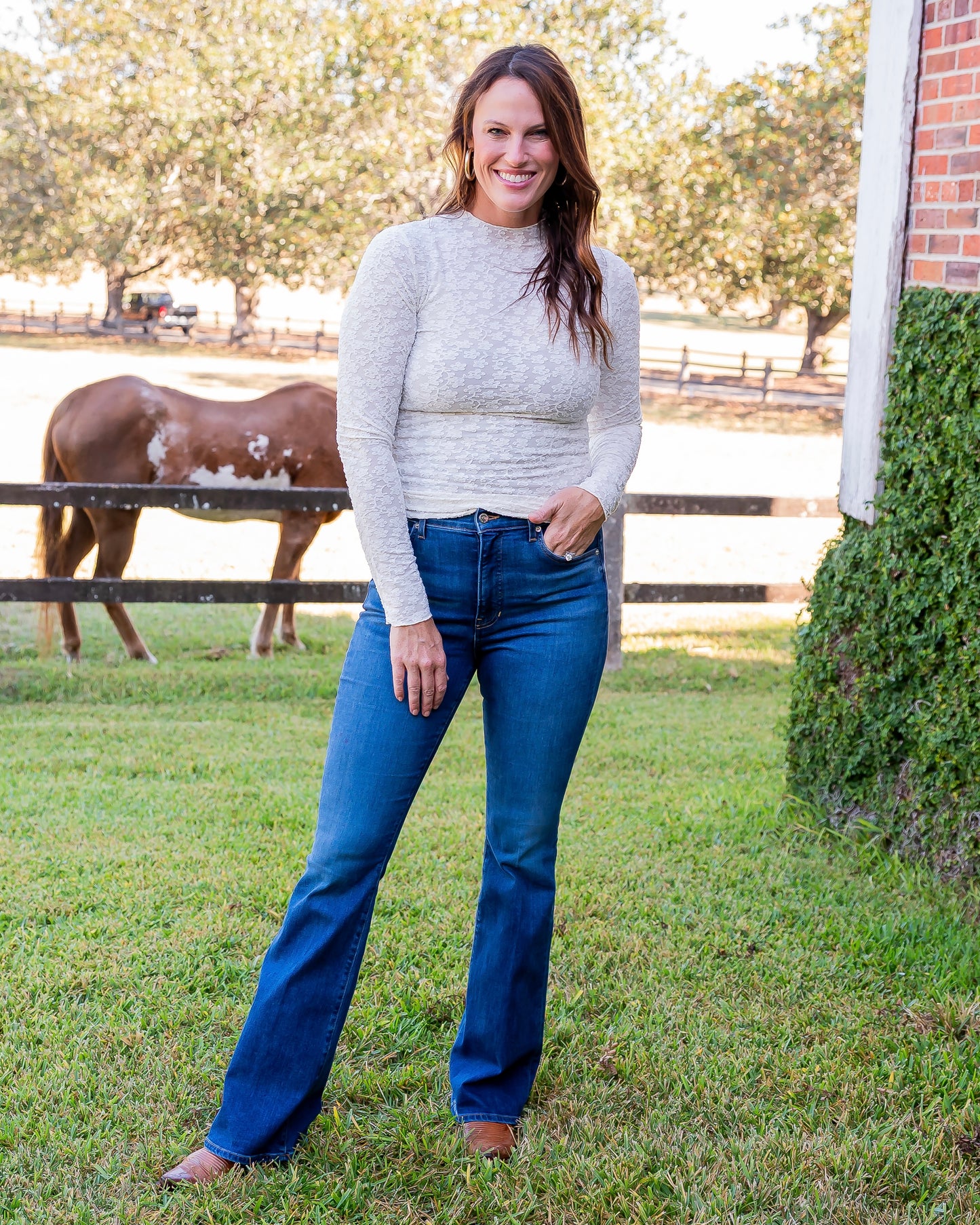 Meredith Lace Fitted Top-Ivory